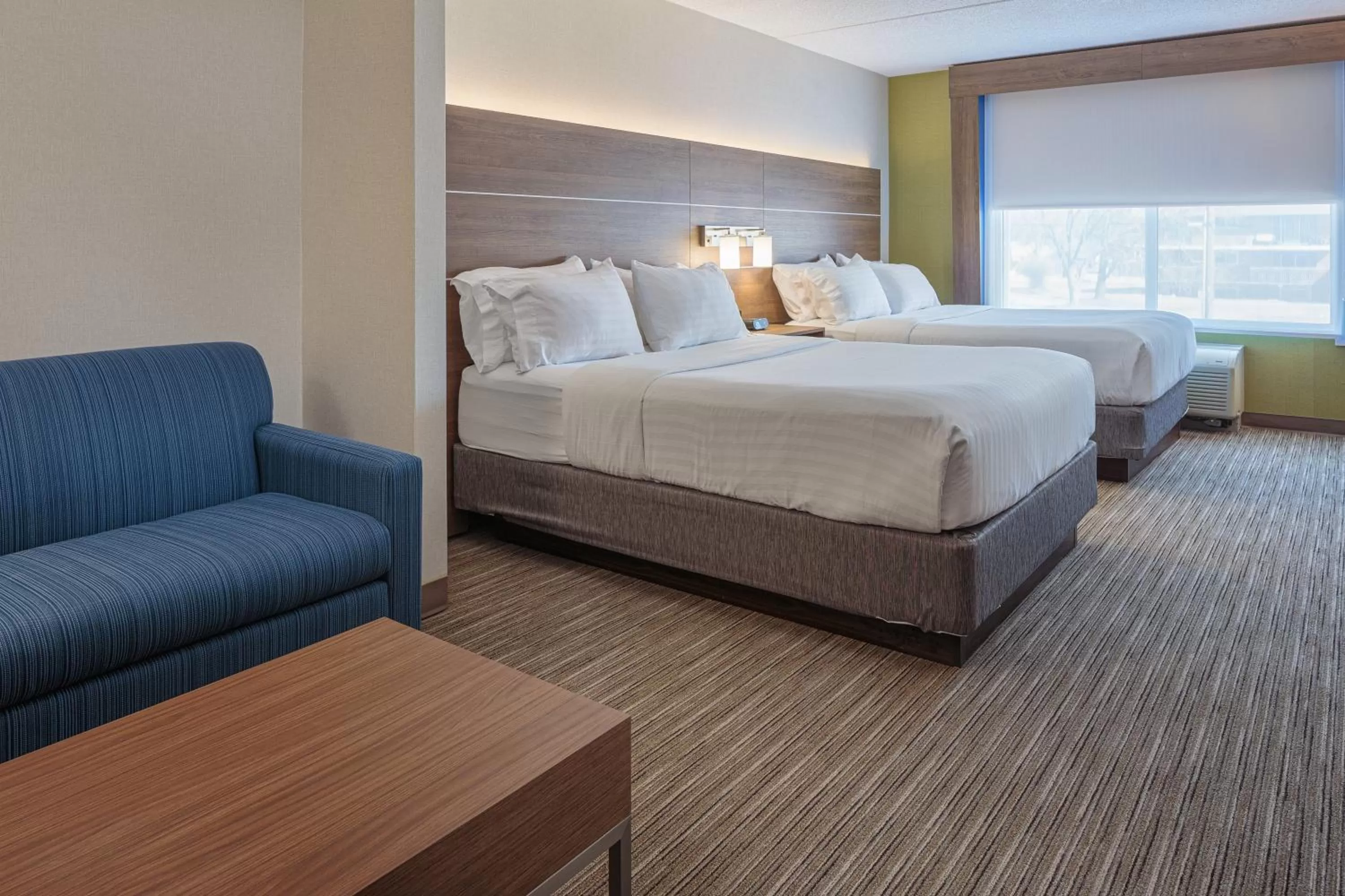 Photo of the whole room, Bed in Holiday Inn Express & Suites - Belleville by IHG