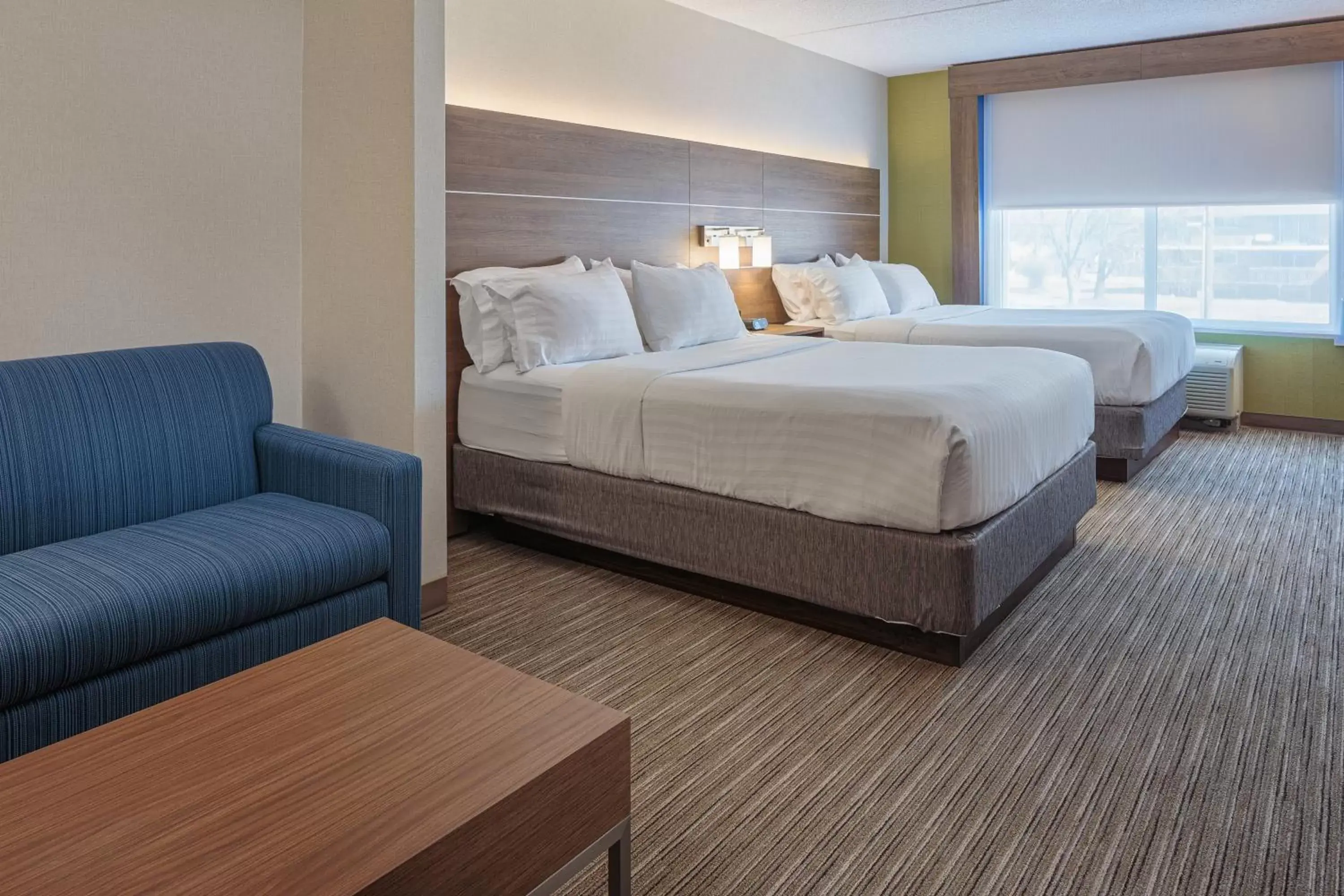 Photo of the whole room, Bed in Holiday Inn Express & Suites - Belleville, an IHG Hotel