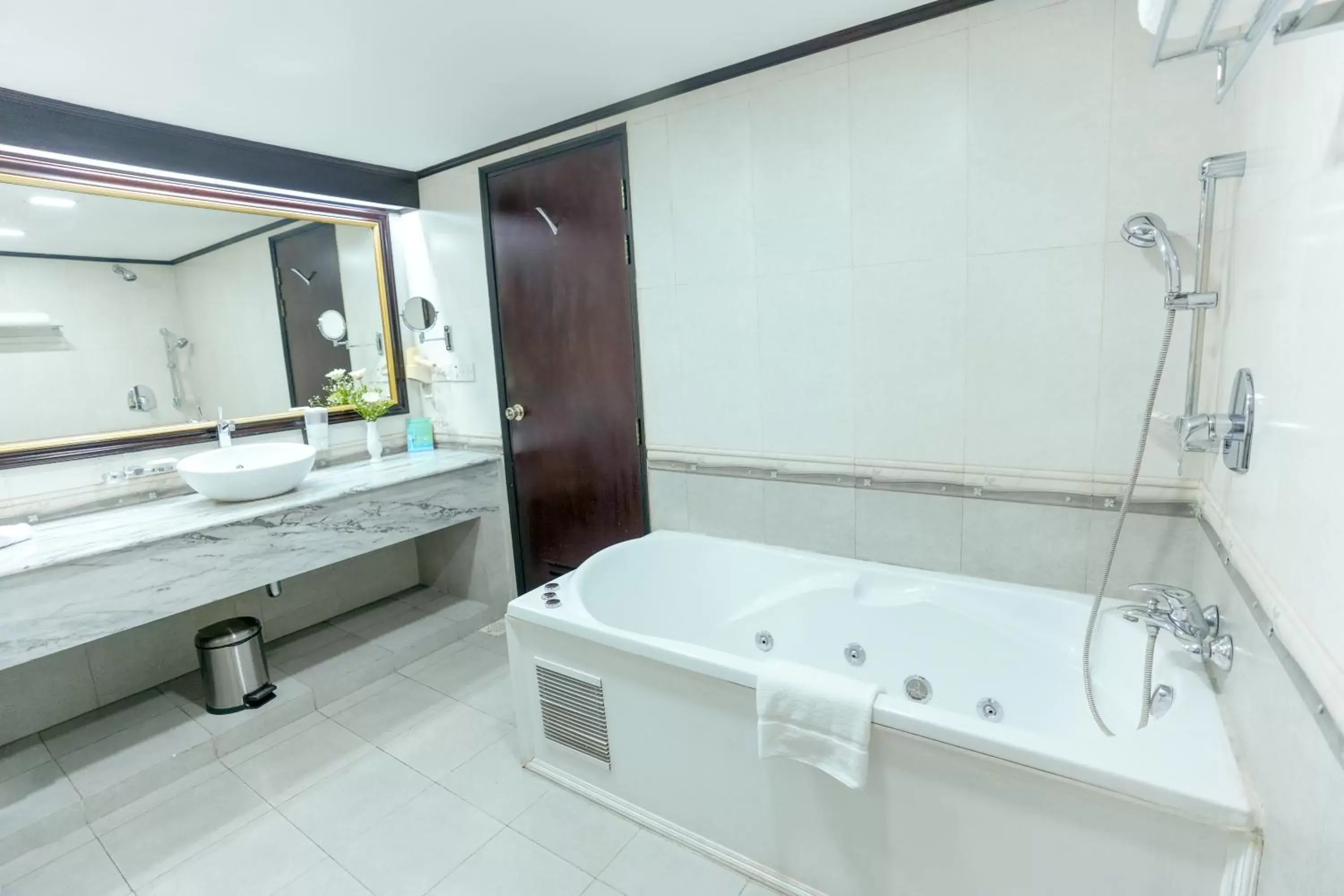 Bathroom in Hotel Sarina