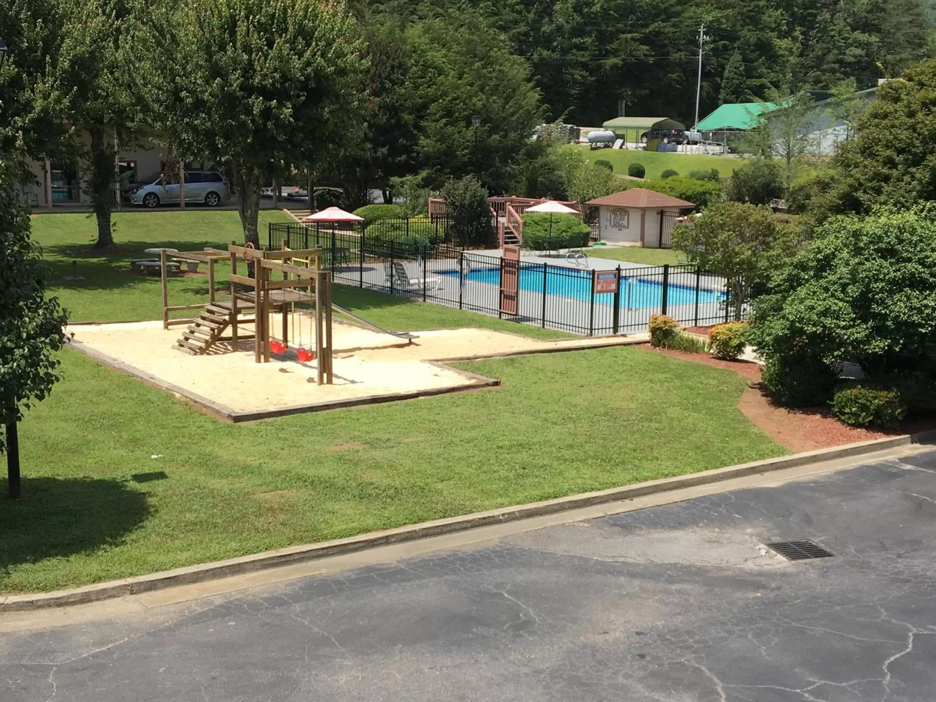 Swimming pool, Pool View in Mountain Valley Inn