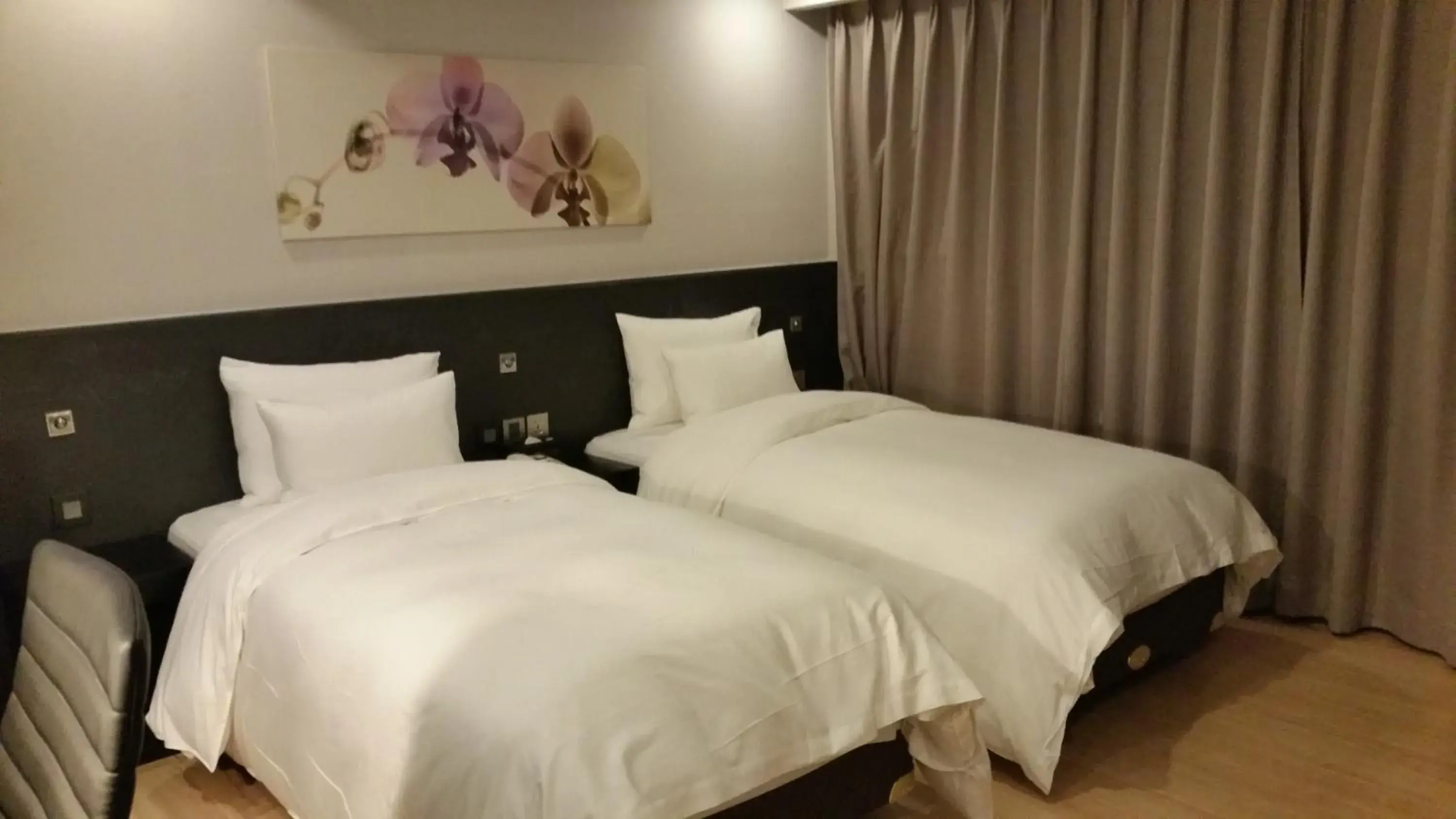 Standard Twin Room in Kobos Hotel