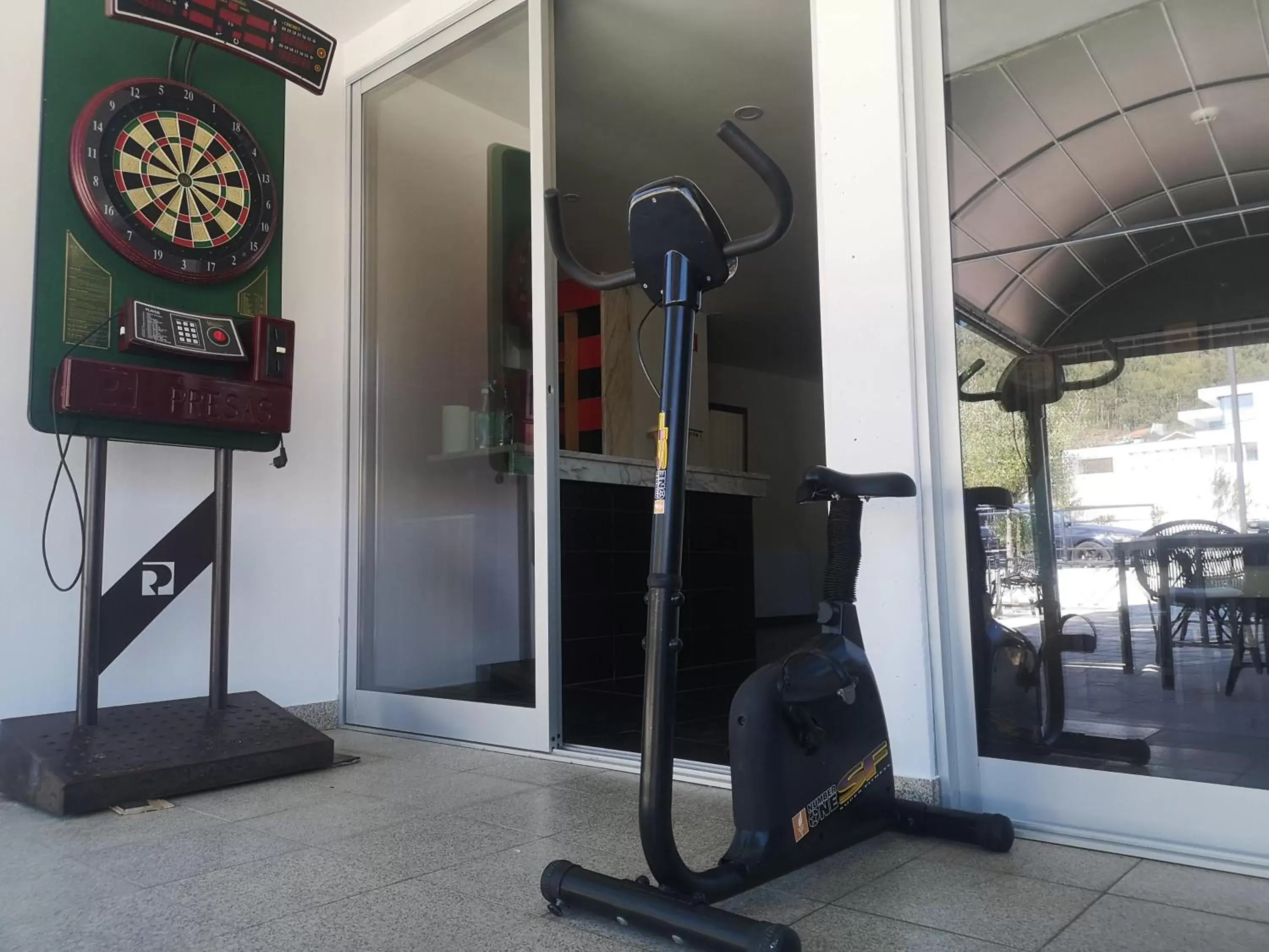 Darts, Fitness Center/Facilities in Leonchic - Guest House
