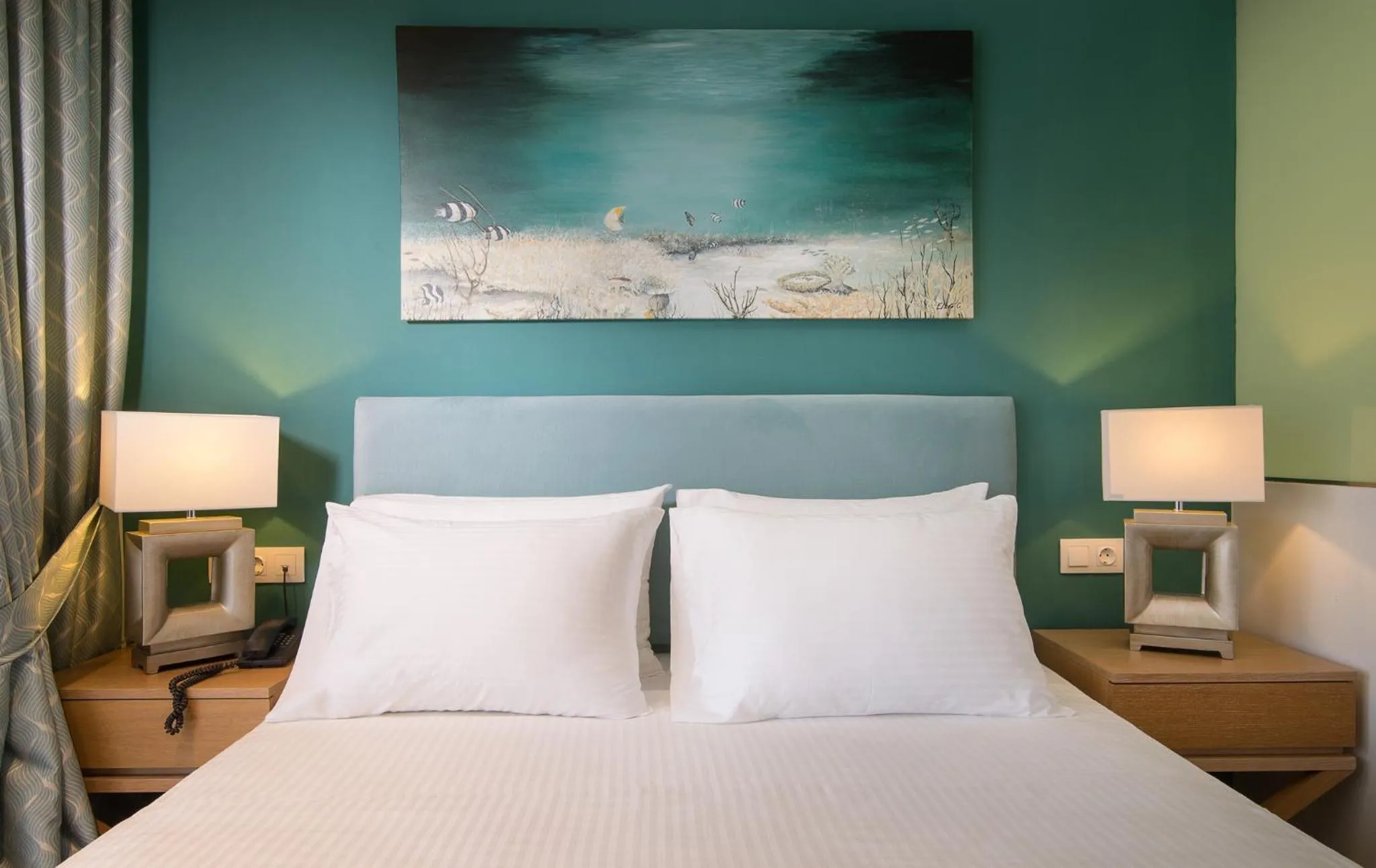 Bed in Flegra Palace