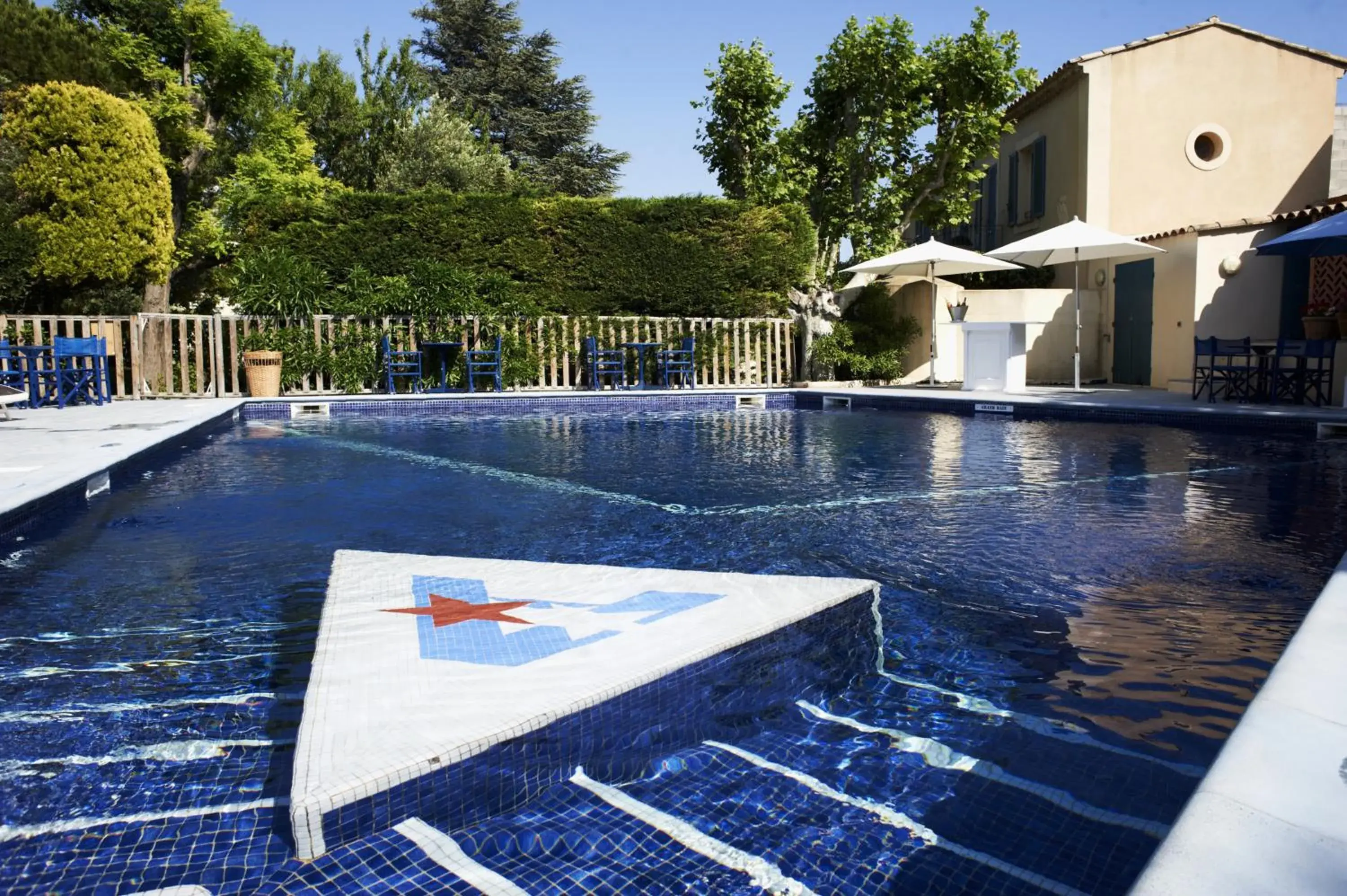 Swimming Pool in Hotel Marseille Centre Bompard La Corniche