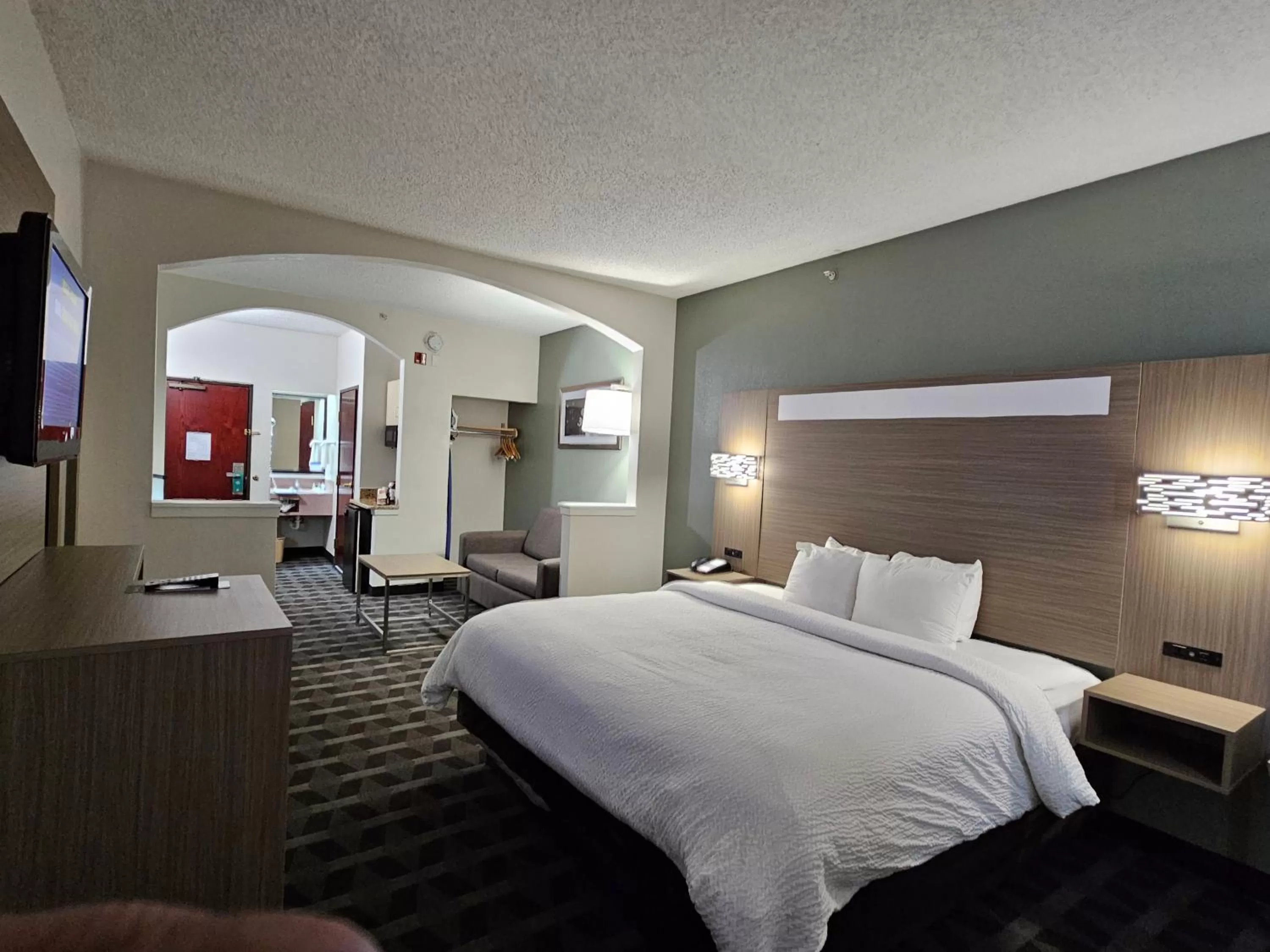 King Room First Floor - Accessible/Non-Smoking in Quality Inn & Suites DFW Airport South