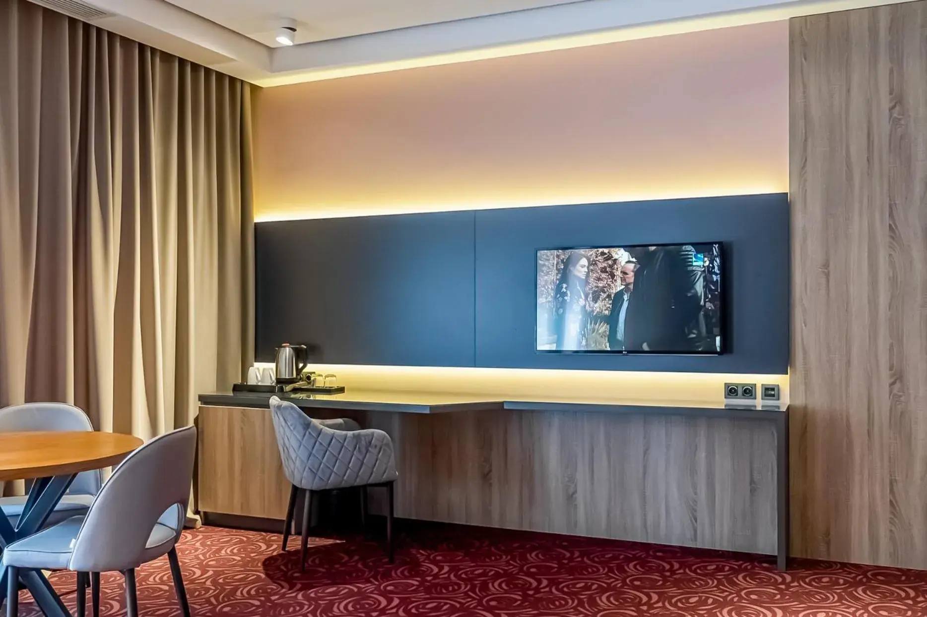 TV and multimedia in Best Western Plus Paradise Hotel Dilijan