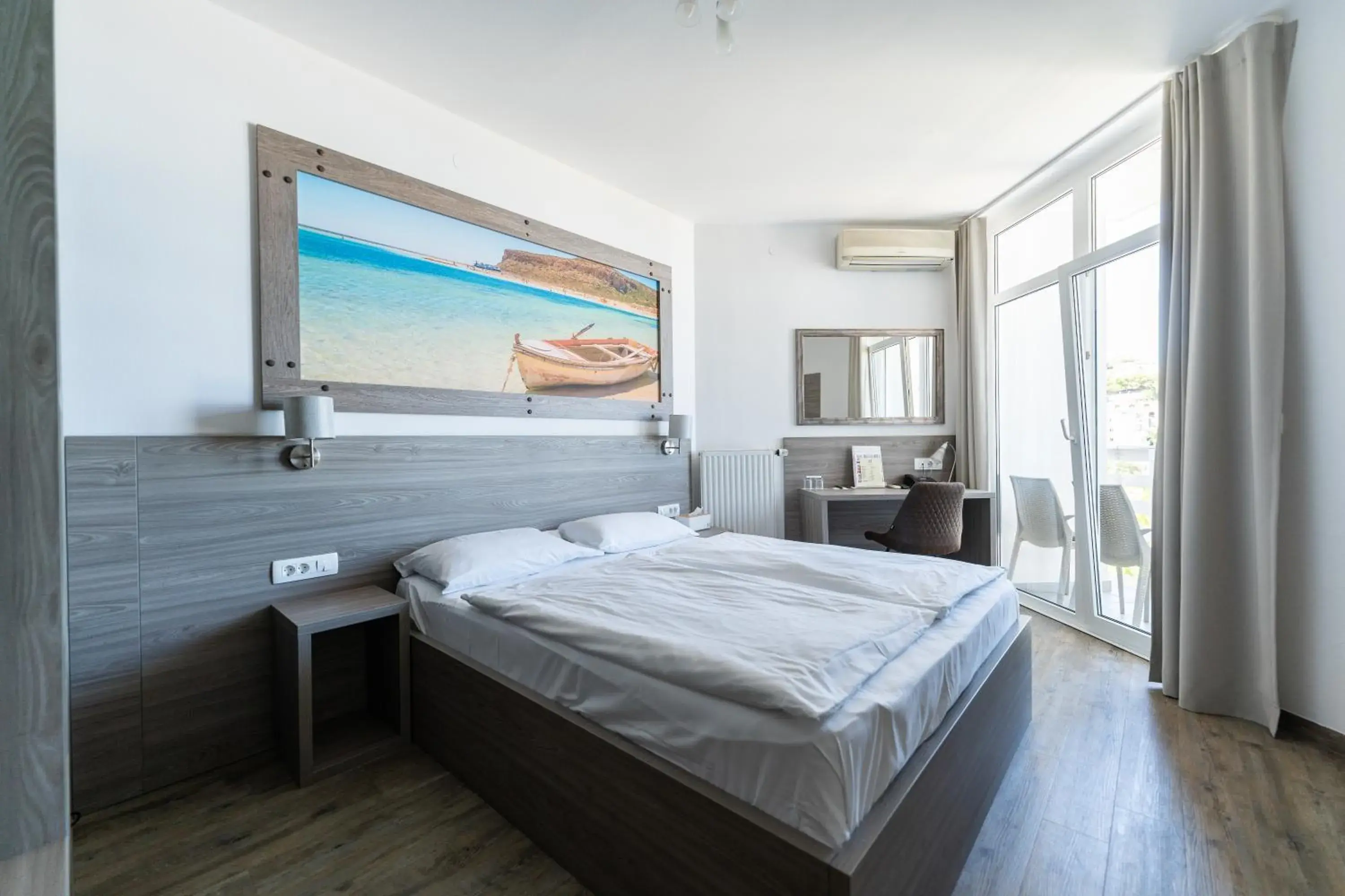 Bedroom, Bed in Barbara Piran Beach Hotel
