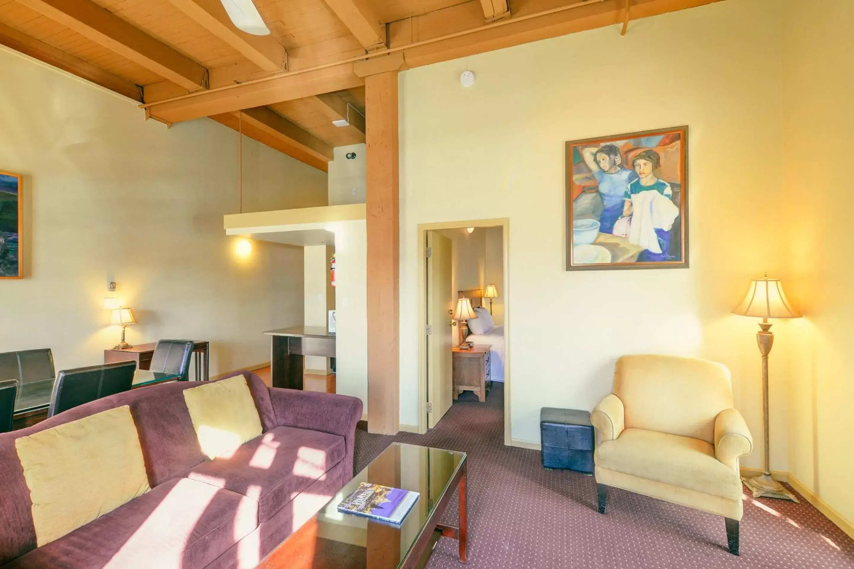 Living room, Seating Area in Swans Brewery, Pub & Hotel