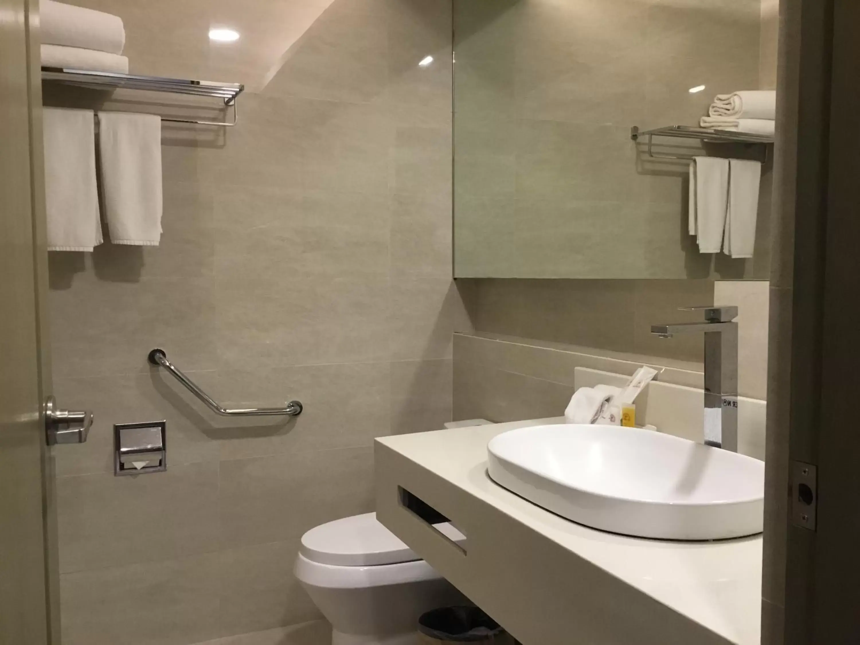 Shower, Bathroom in L'Fisher Hotel Bacolod