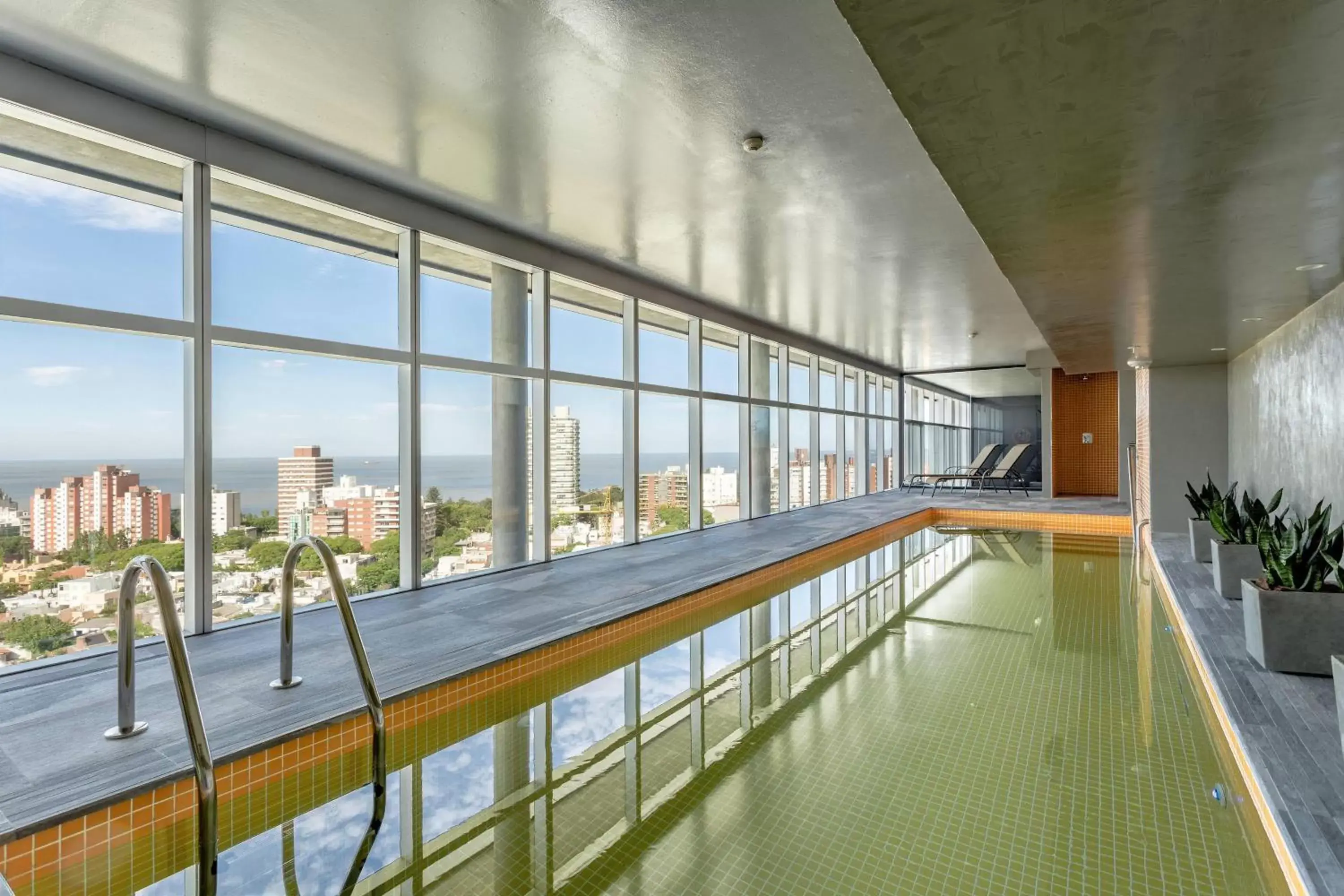 Fitness centre/facilities, Swimming Pool in Aloft Montevideo Hotel - MARRIOTT
