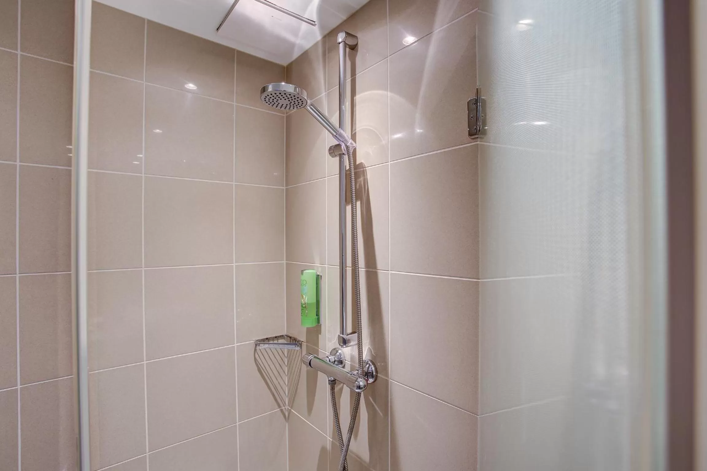 Shower in Centro Park Hotel Stuttgart, Trademark Collection by Wyndham