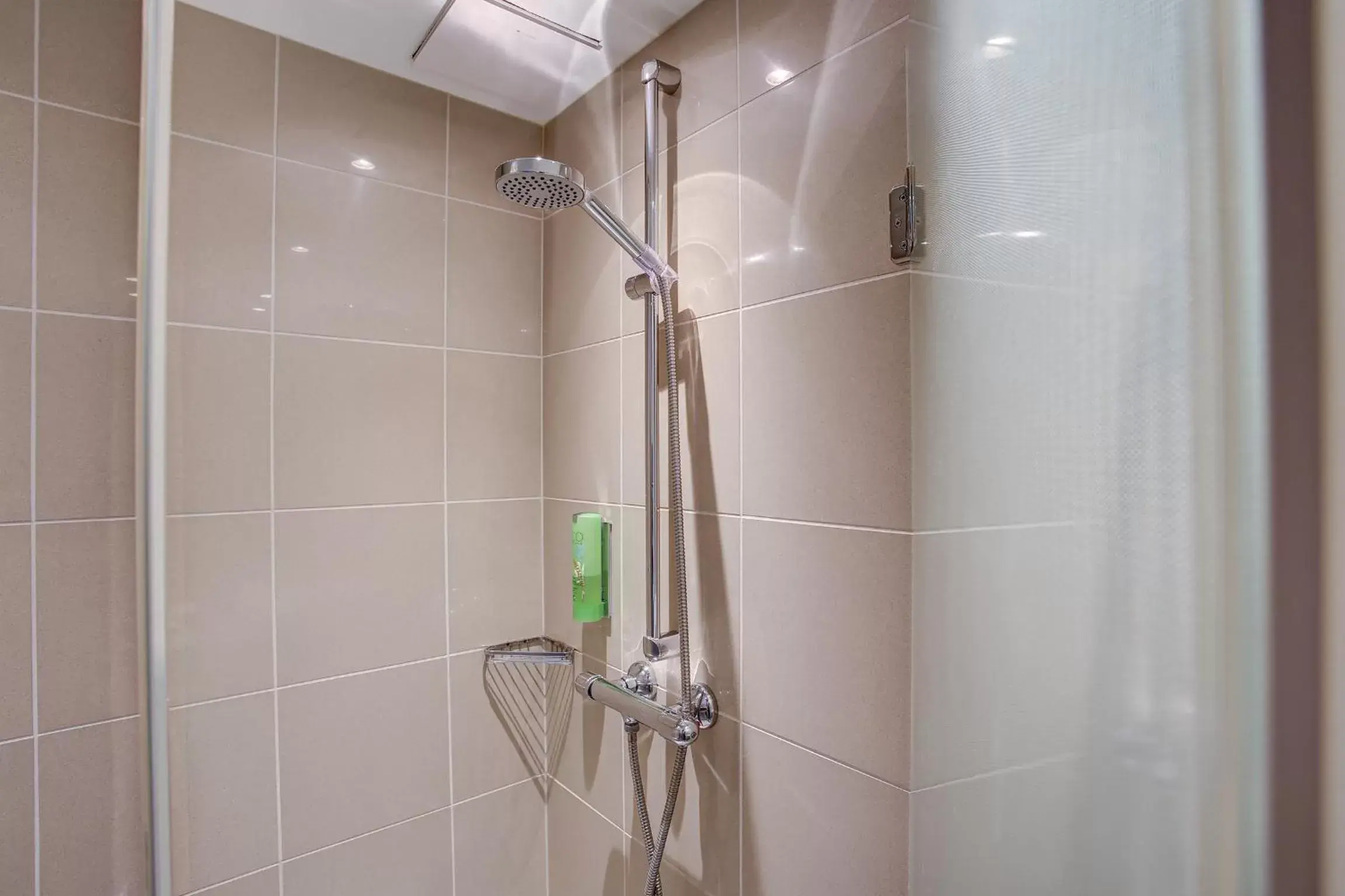 Shower, Bathroom in Centro Parkhotel Stuttgart