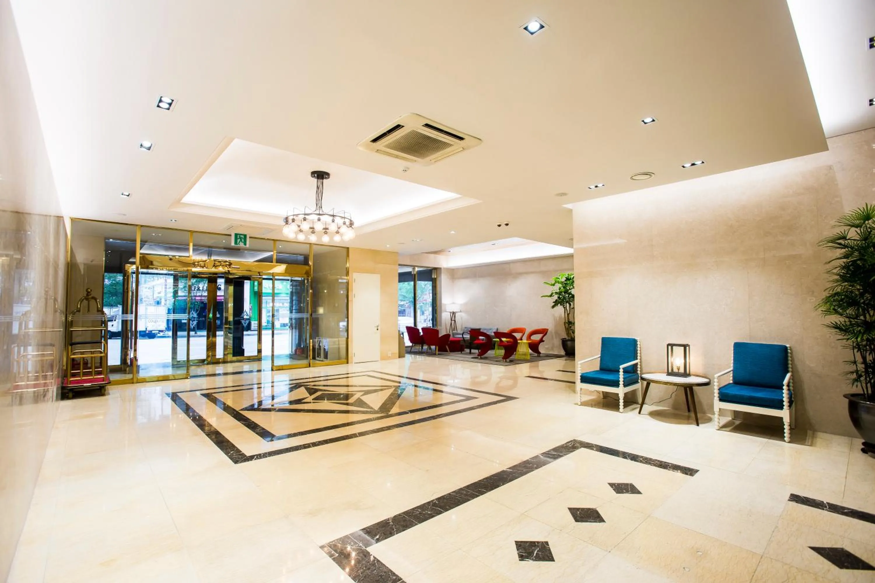 Lobby or reception in Polaris Hotel