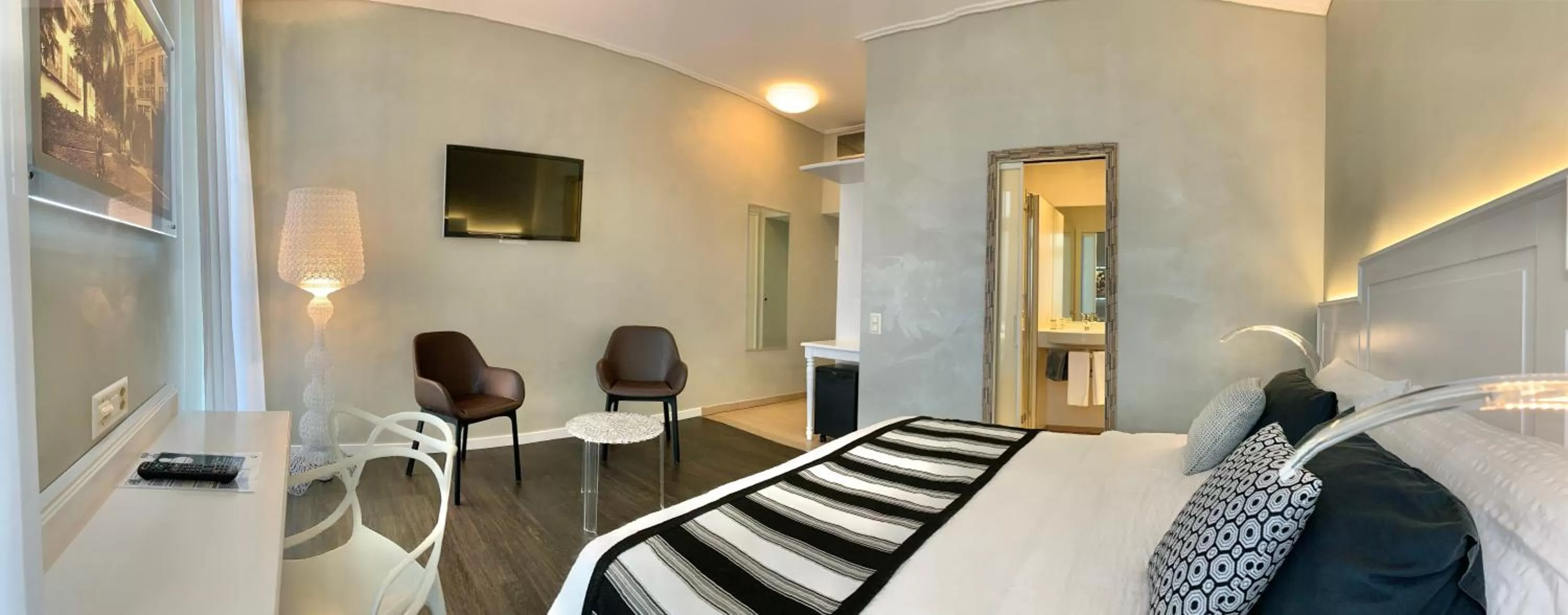 Bed in Continental Parkhotel