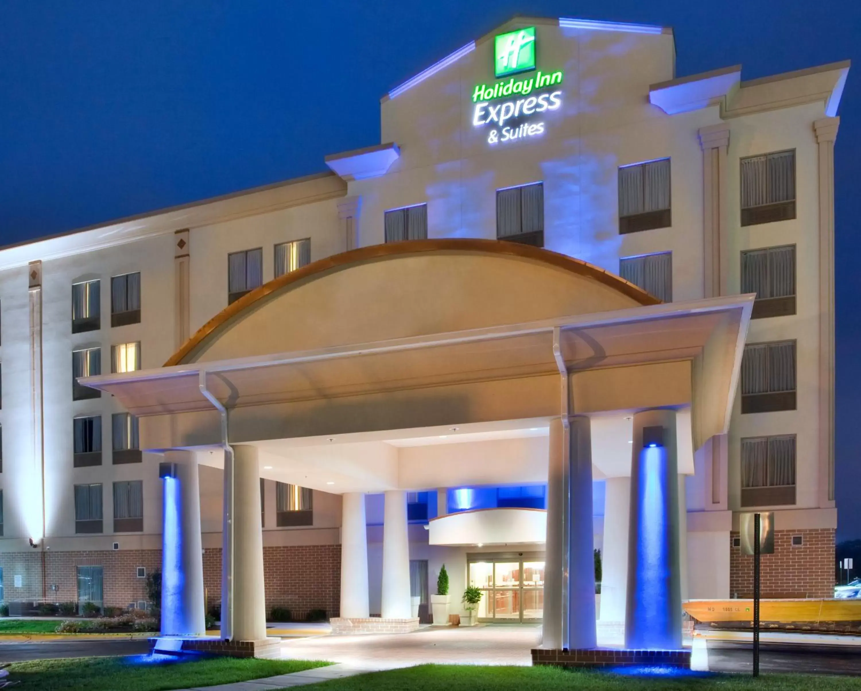 Property building in Holiday Inn Express Hotel & Suites Fredericksburg, an IHG Hotel