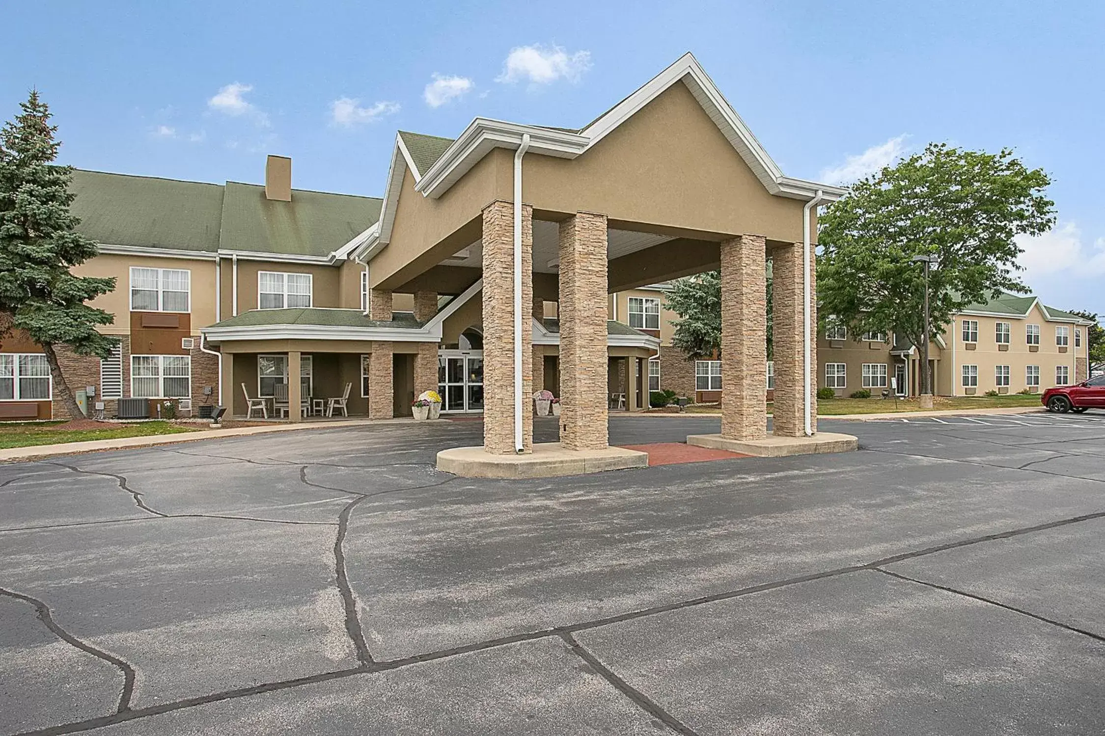 Property Building in Country Inn & Suites by Radisson, Green Bay, WI