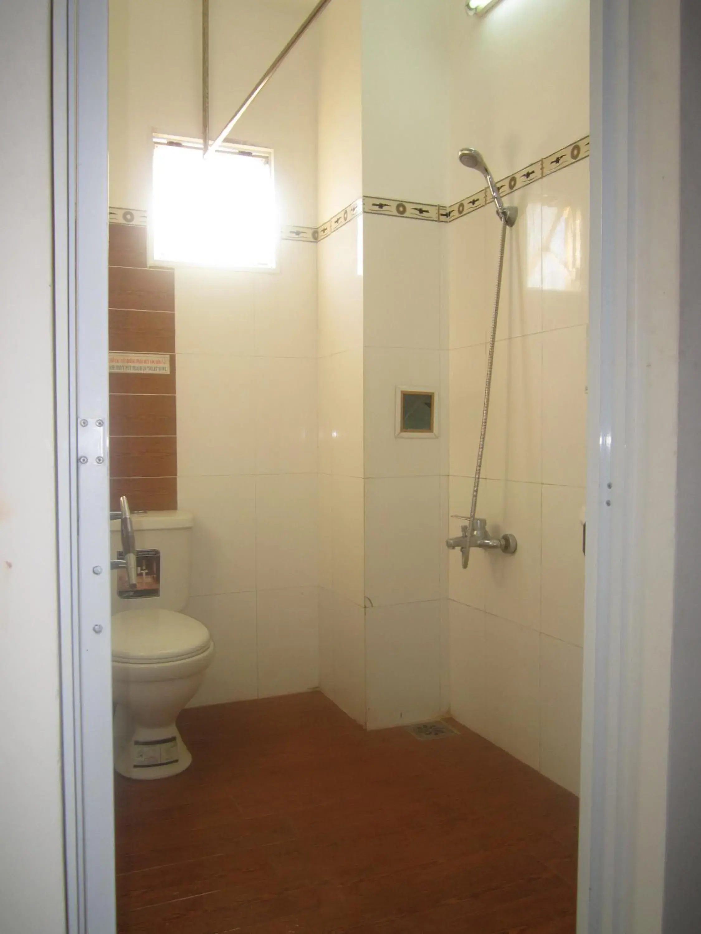 Bathroom in Nhiet Doi Hotel