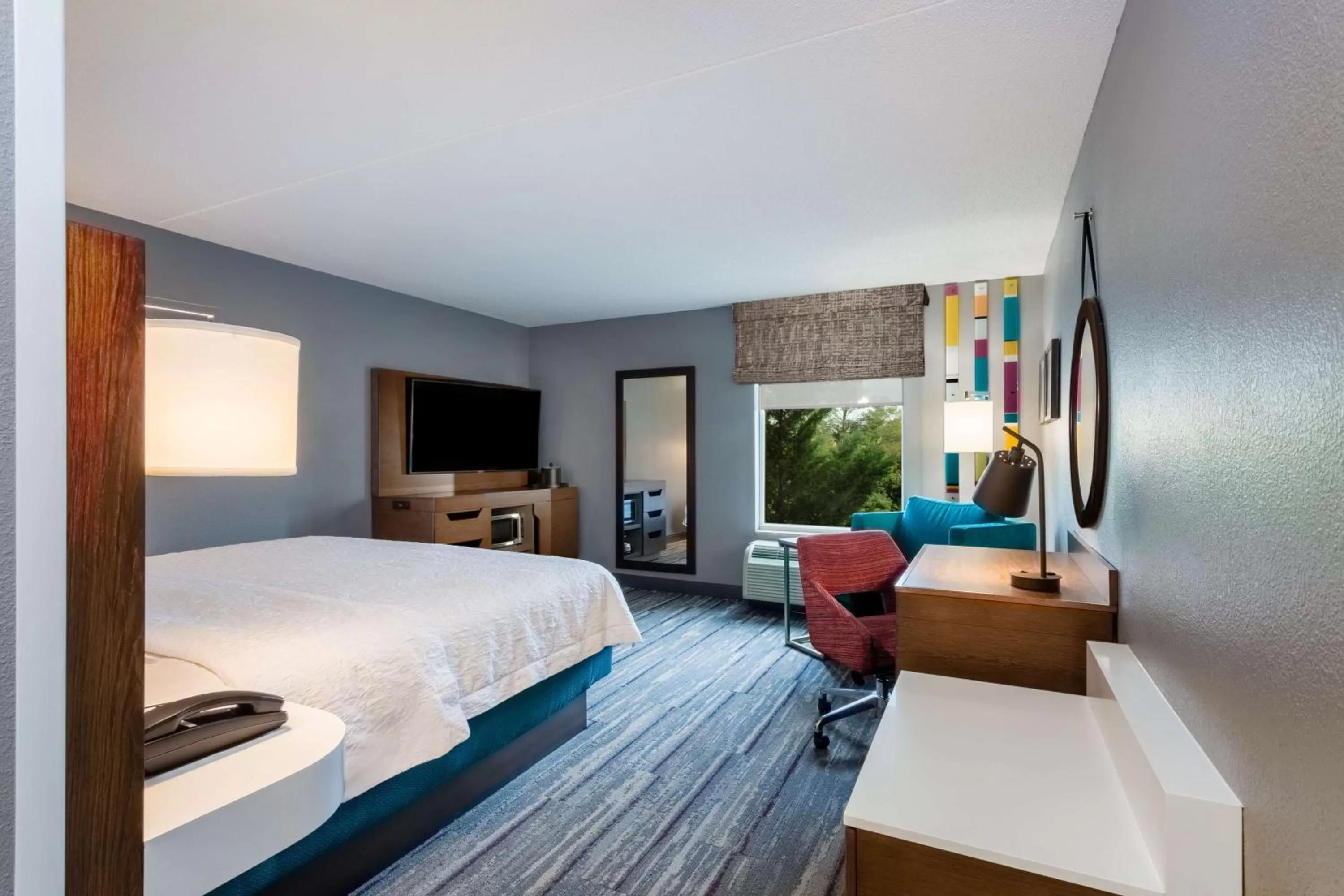 Bedroom, Bed in Hampton Inn & Suites Herndon-Reston