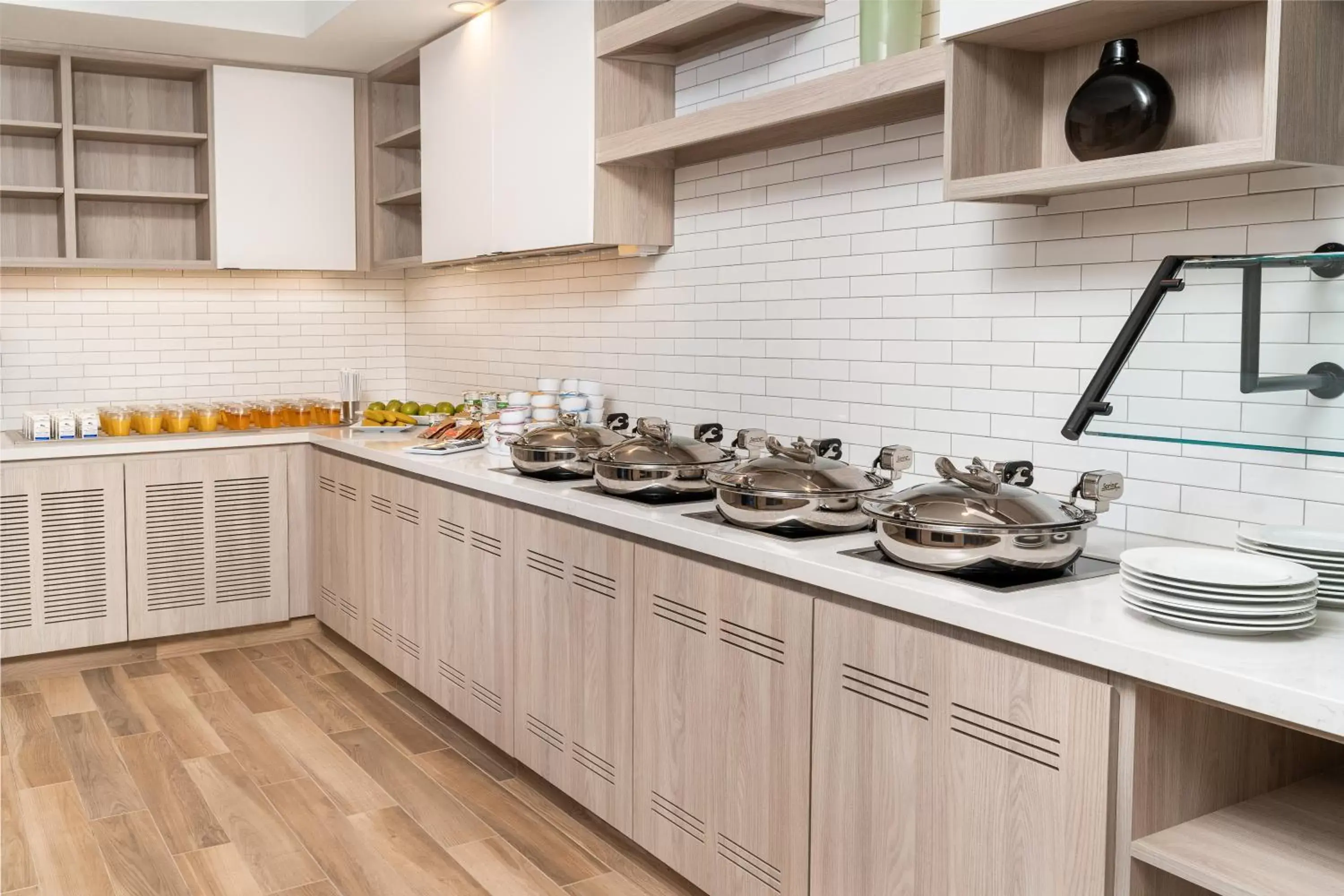 Breakfast, Kitchen/Kitchenette in Hyatt House Nashville Airport