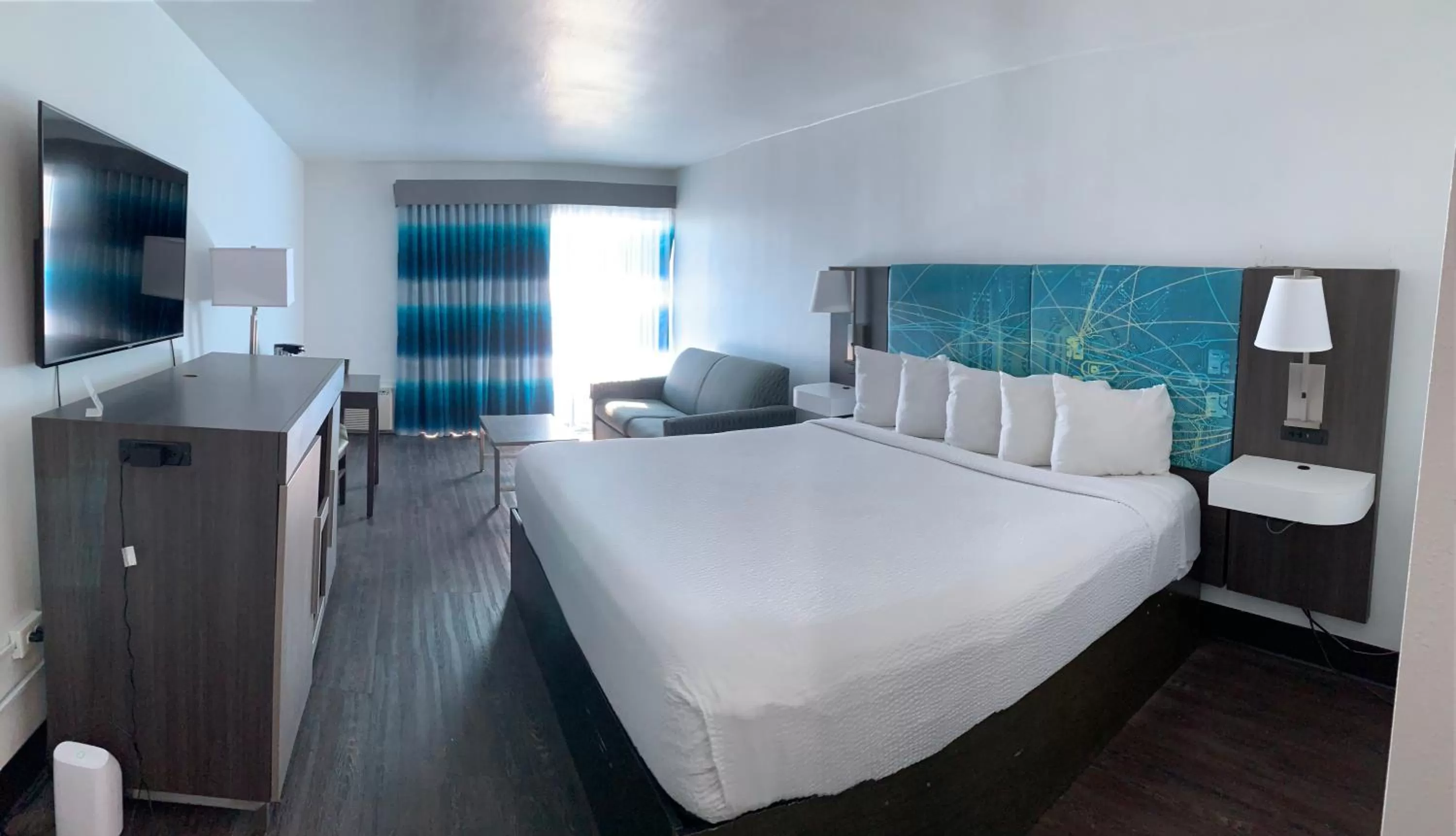 Bed in Tropical Seas Hotel