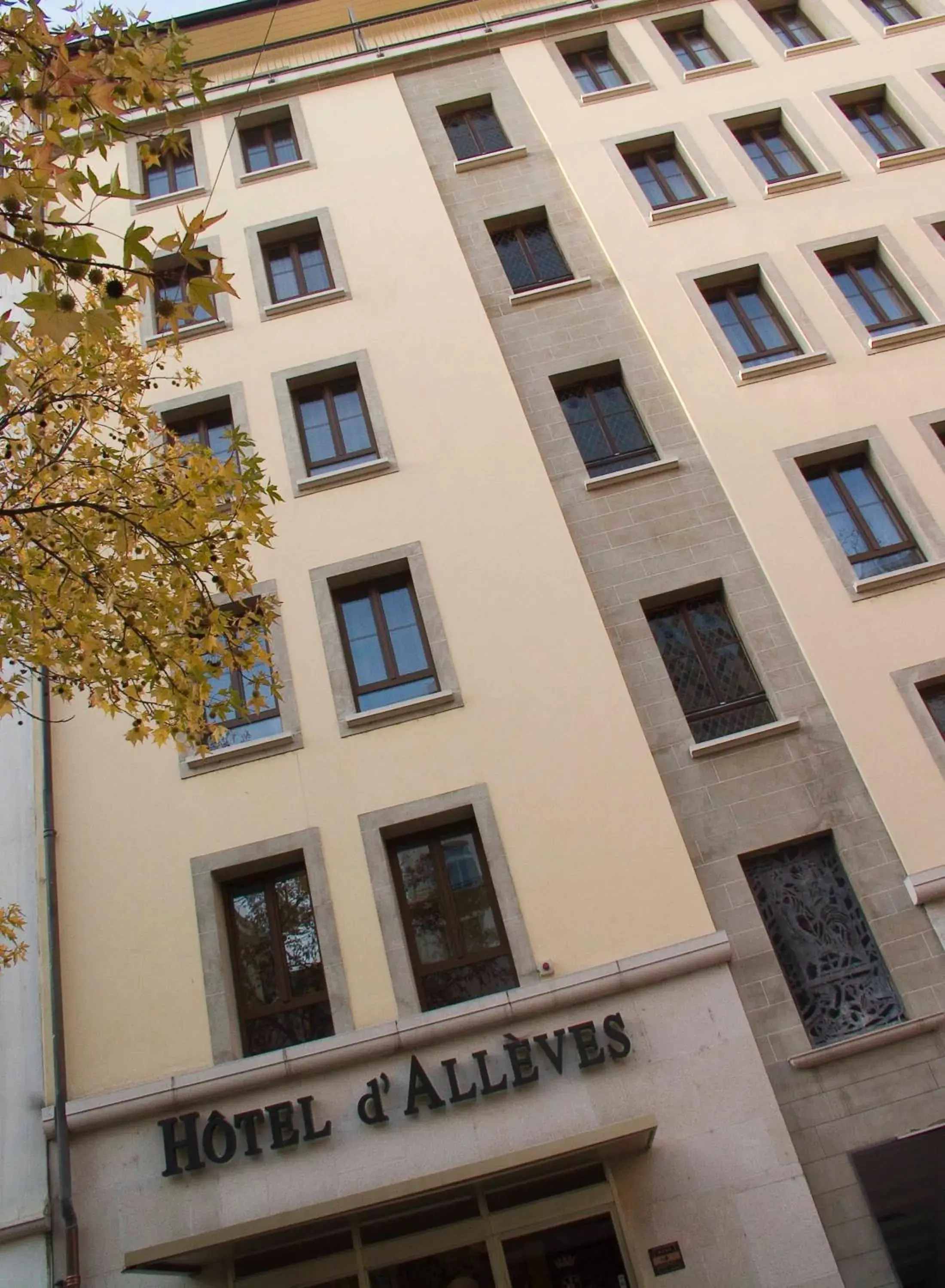 Facade/entrance, Property Building in Hotel d'Allèves