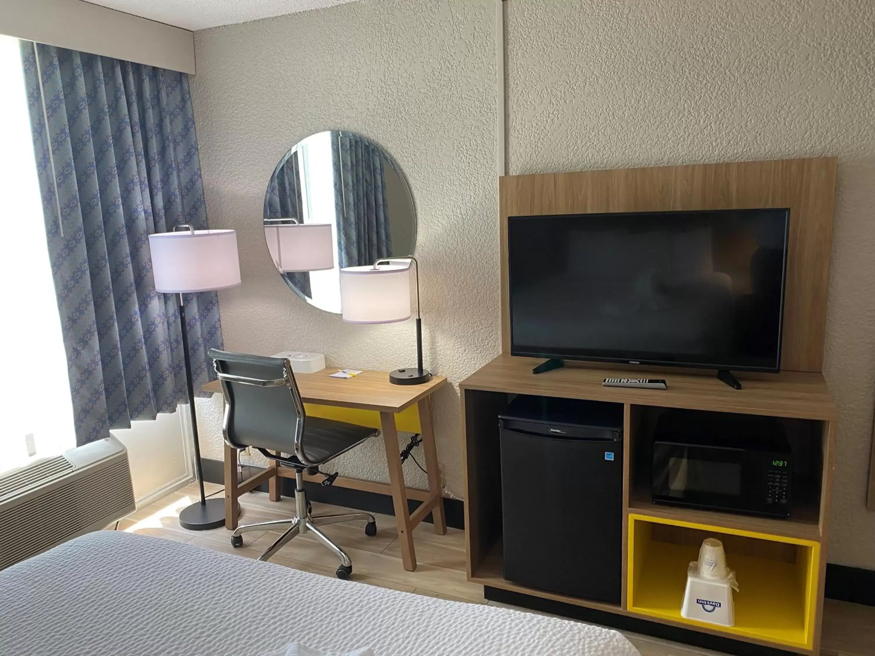 TV and multimedia, TV/Entertainment Center in Days Inn by Wyndham Fort Pierce Midtown