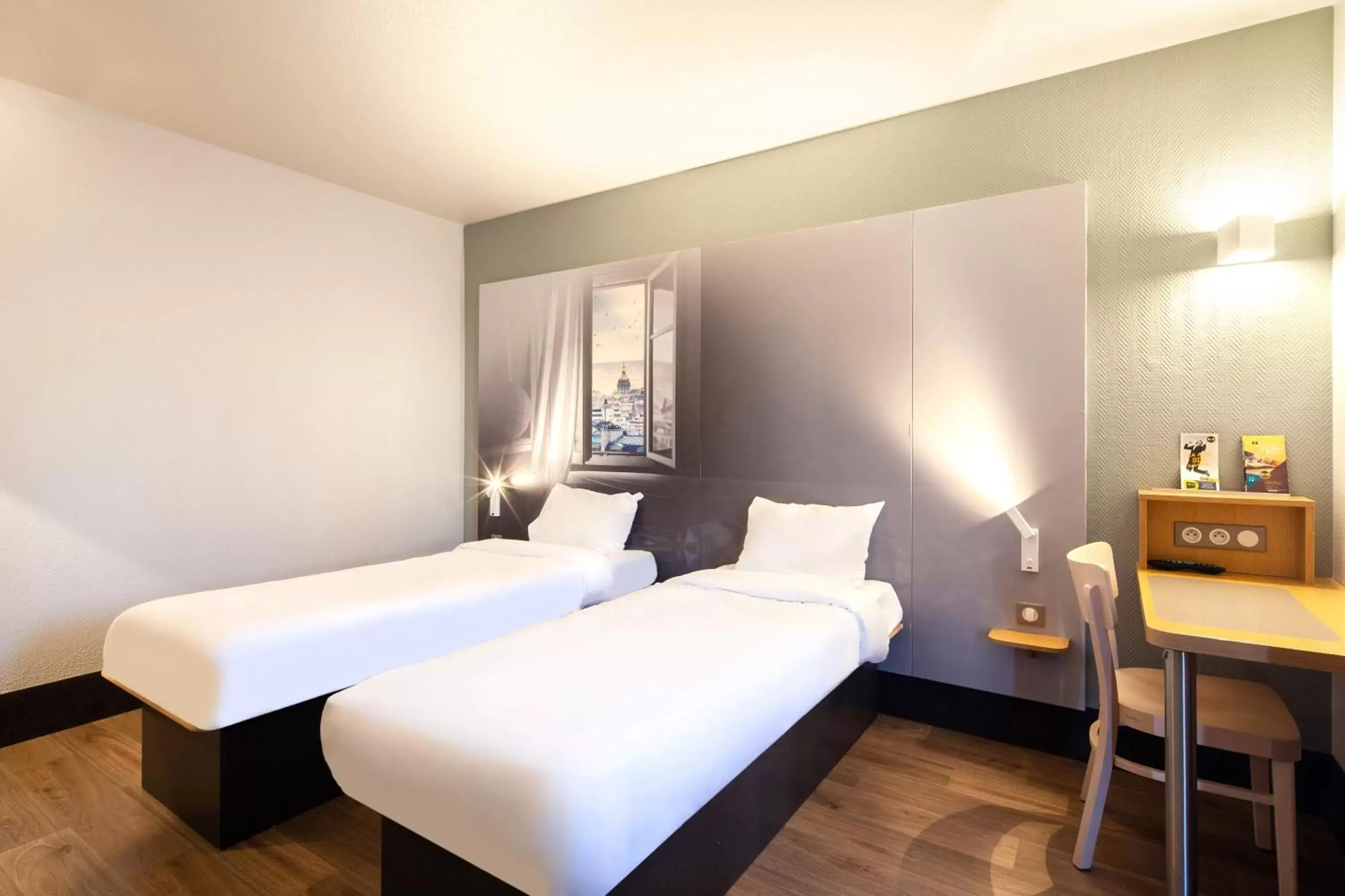 Bedroom, Bed in B&B HOTEL Bretigny-sur-Orge