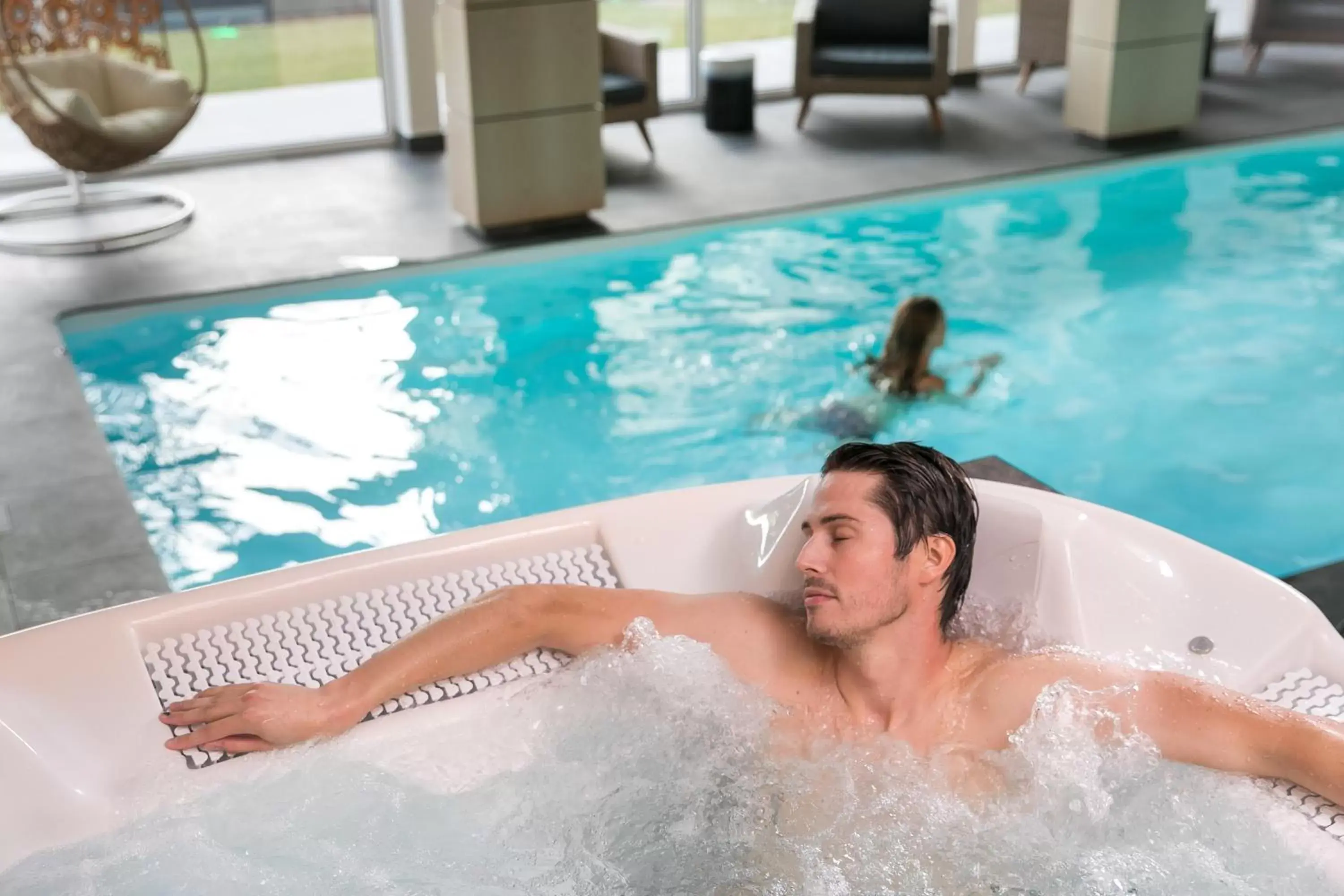 Hot Tub, Guests in 7Hotel&Spa