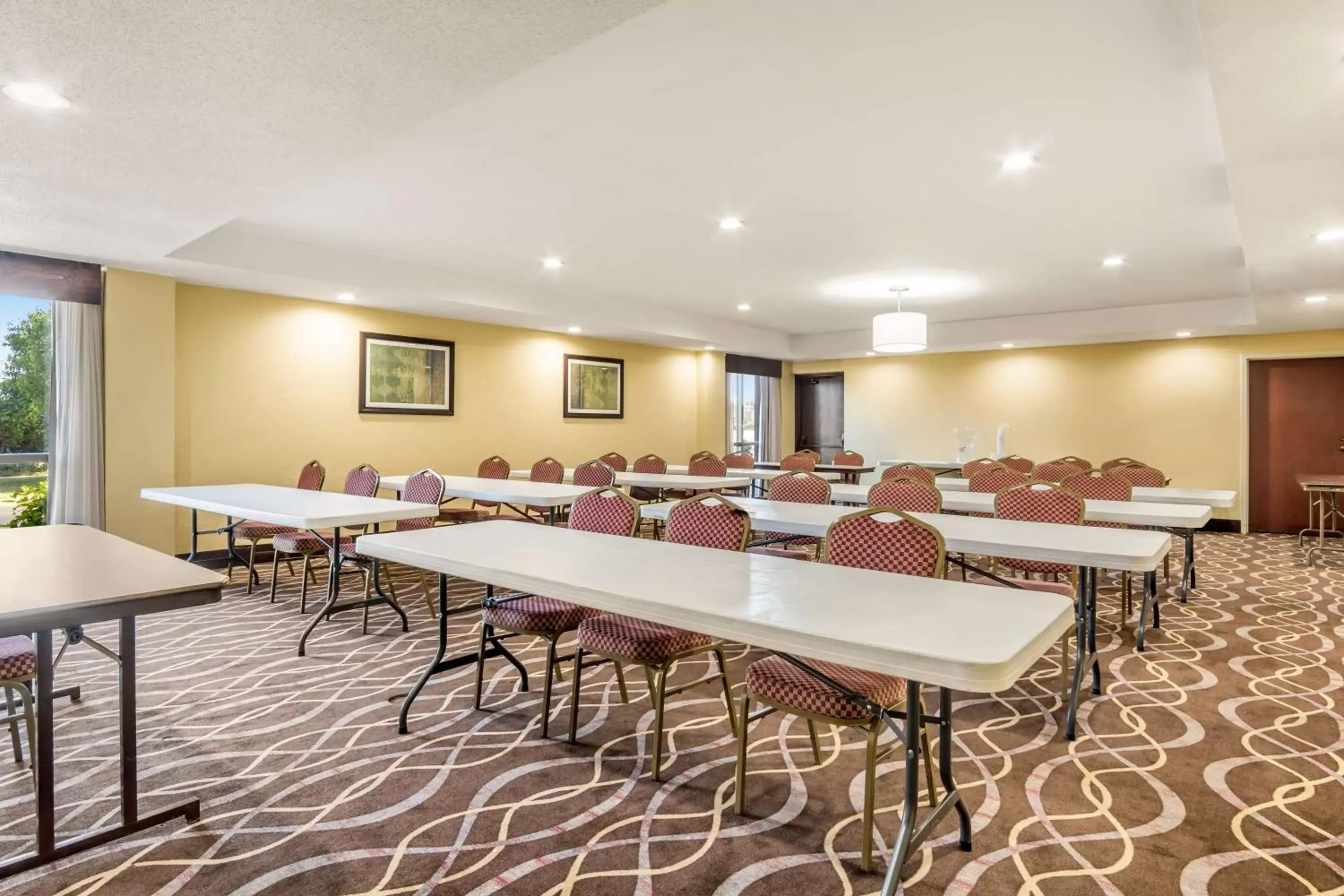 Meeting/conference room in Best Western Hospitality Hotel & Suites