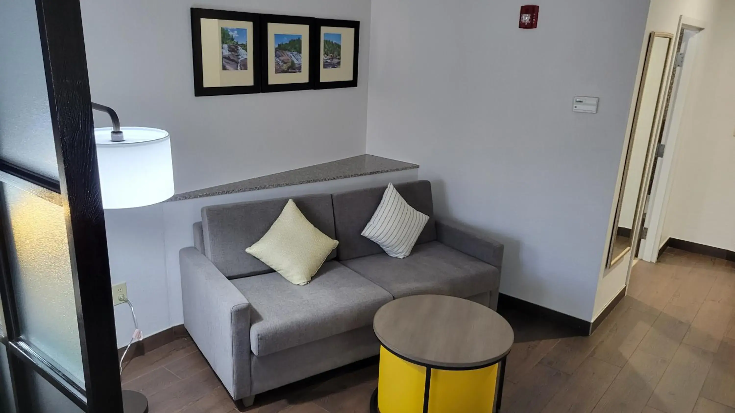 Seating Area in Comfort Suites Macon