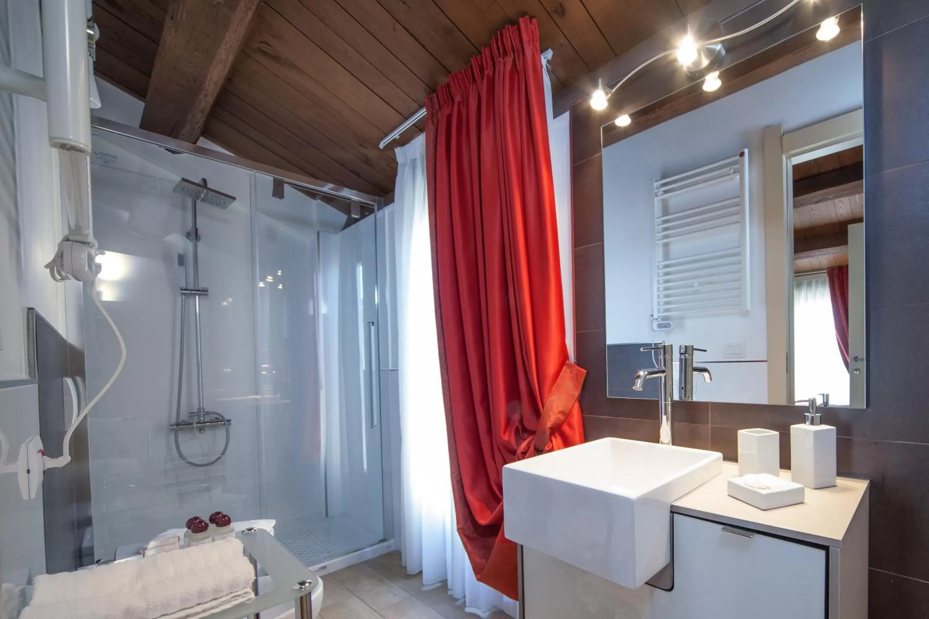 Day, Bathroom in Di Sabatino Resort - Suite Apartments & Spa