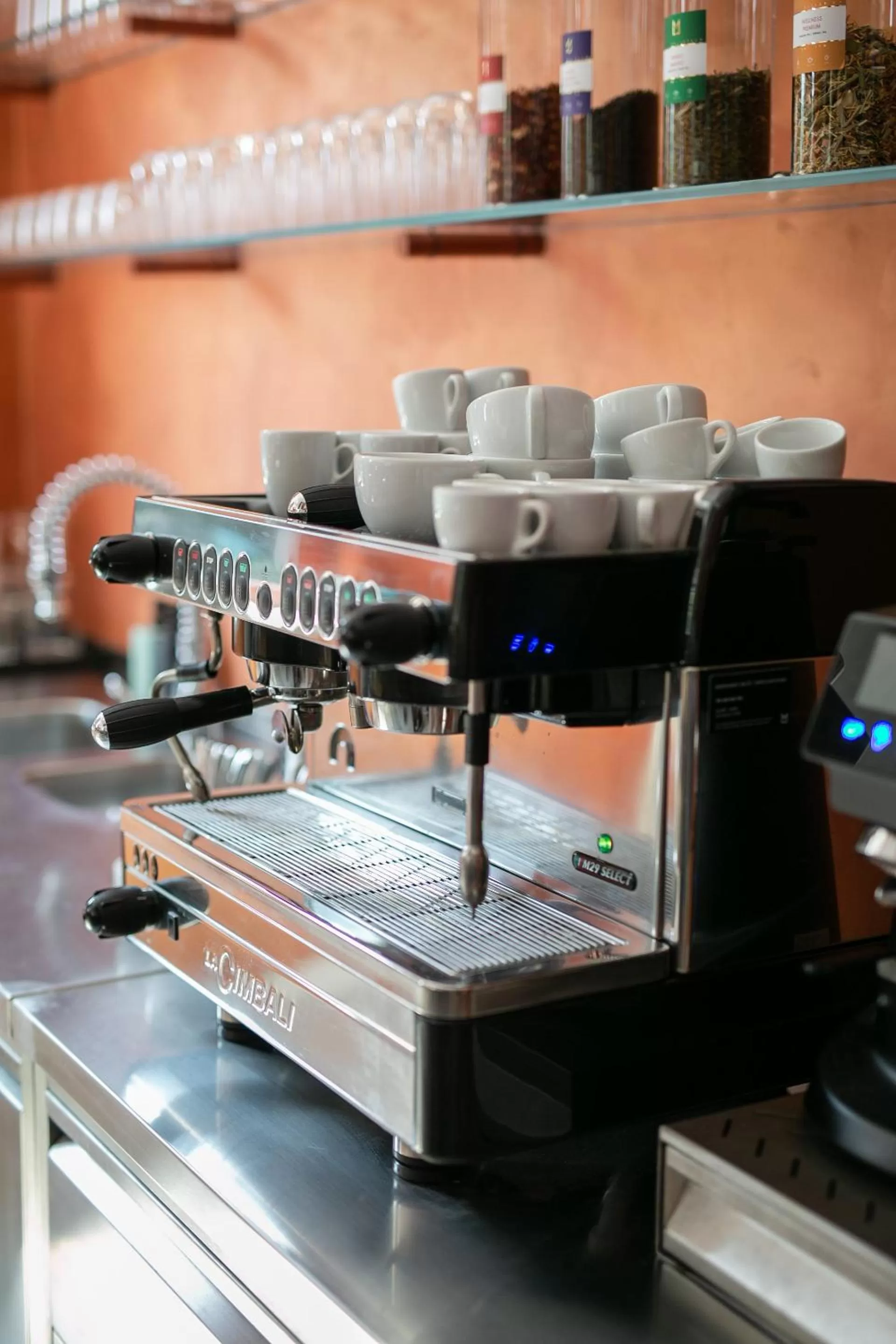 Restaurant/places to eat in Hotel Central Park