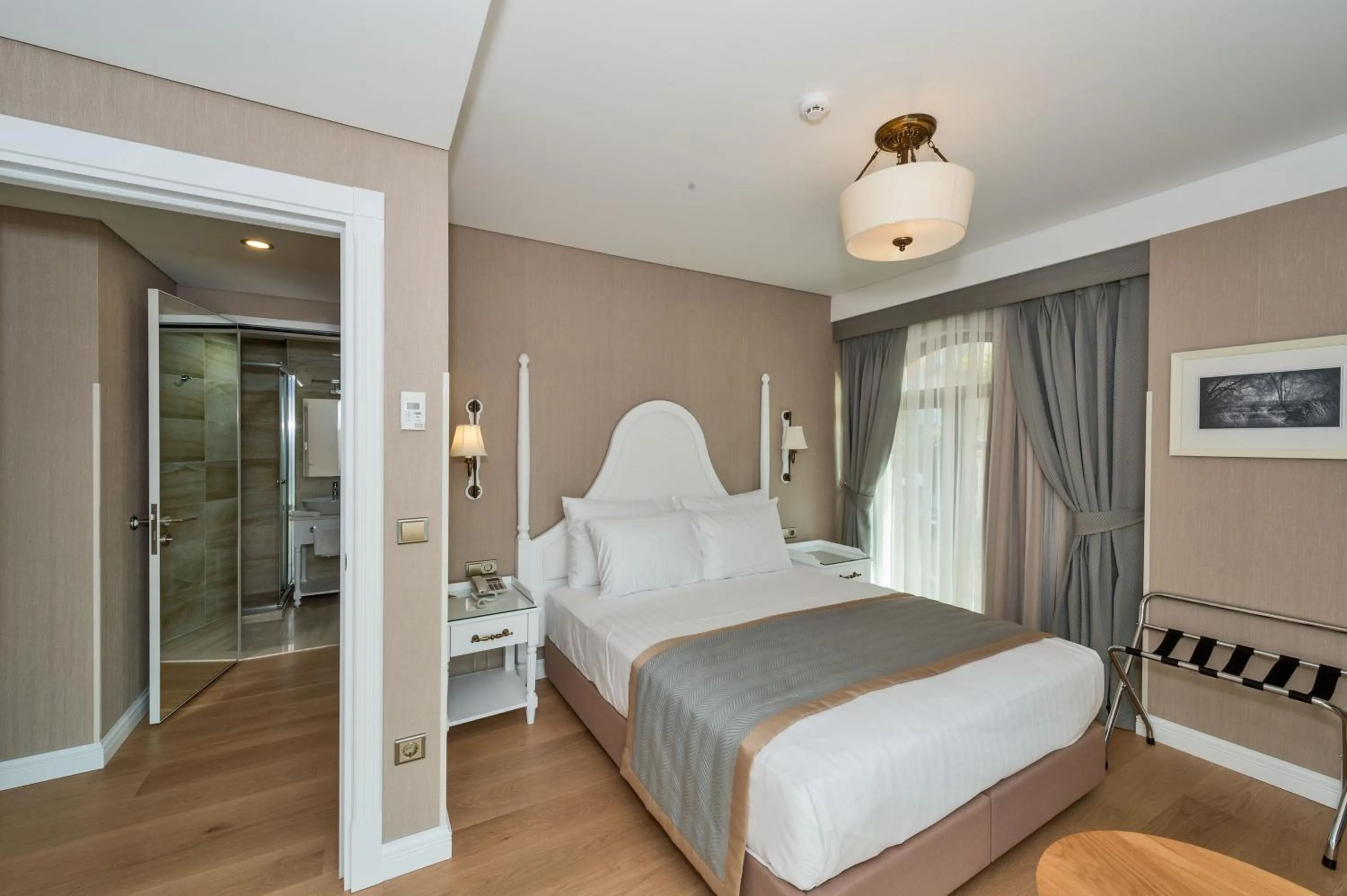 Photo of the whole room, Bed in Hanna Hotel