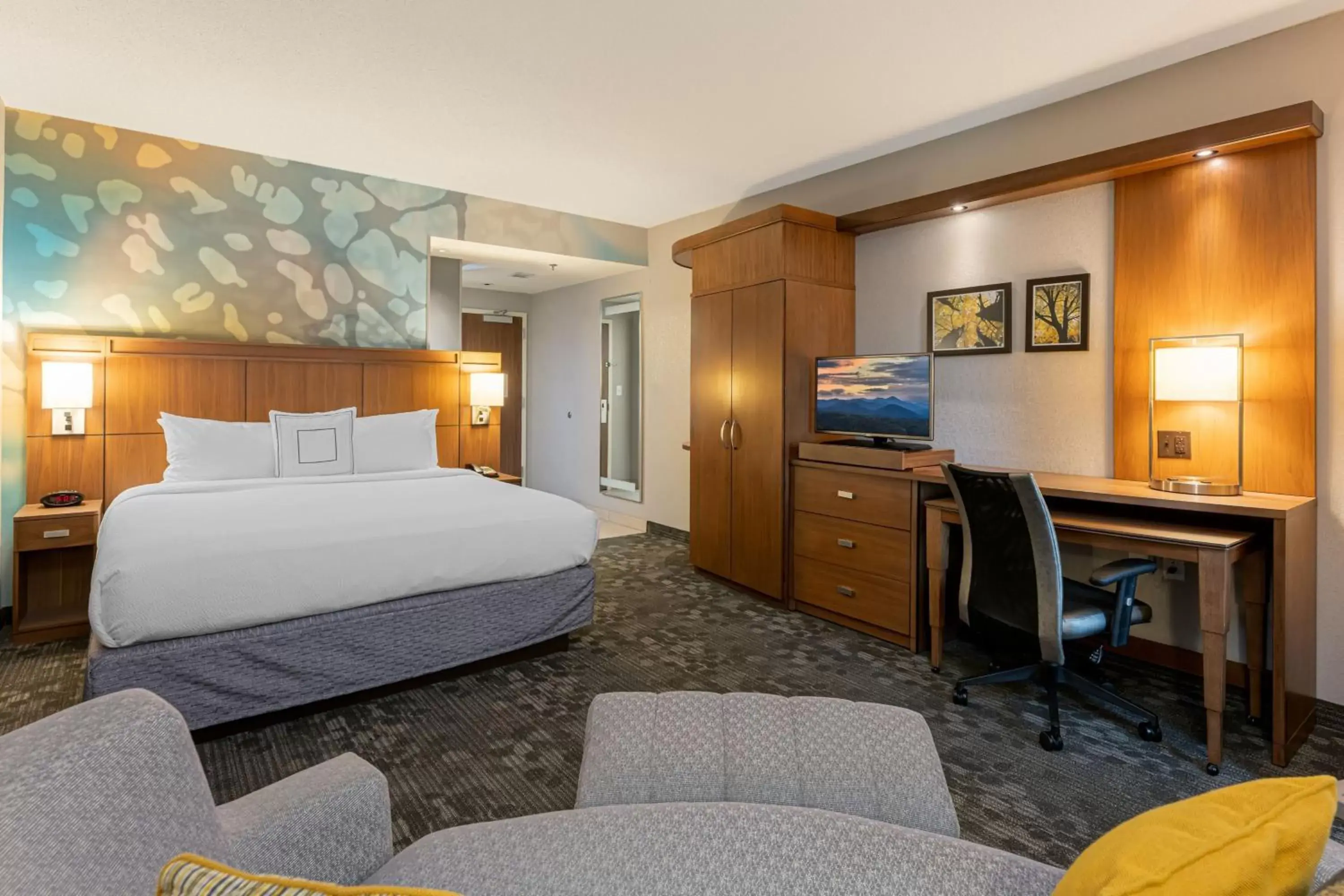 Photo of the whole room, Bed in Courtyard by Marriott Asheville Airport