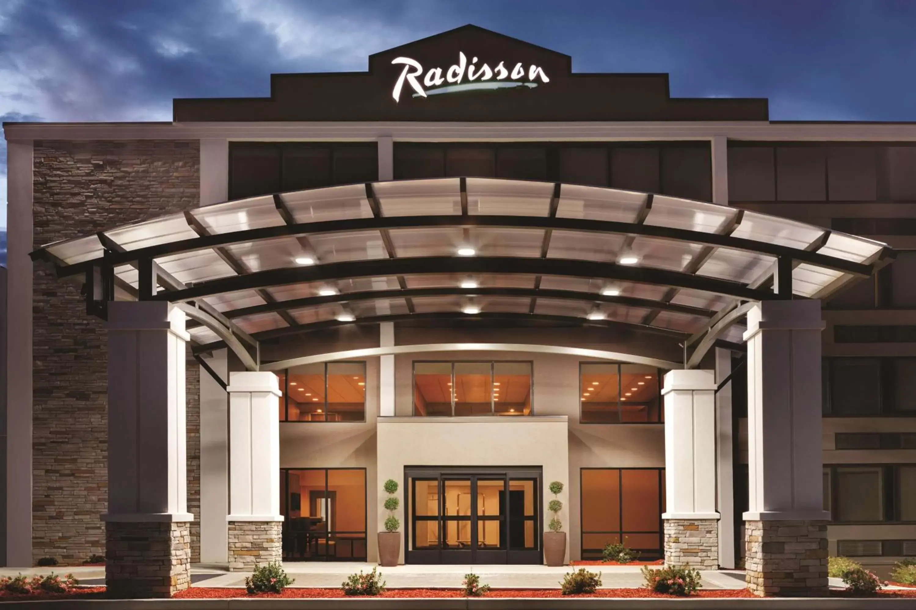 Property Building in Radisson Hotel Charlotte Airport