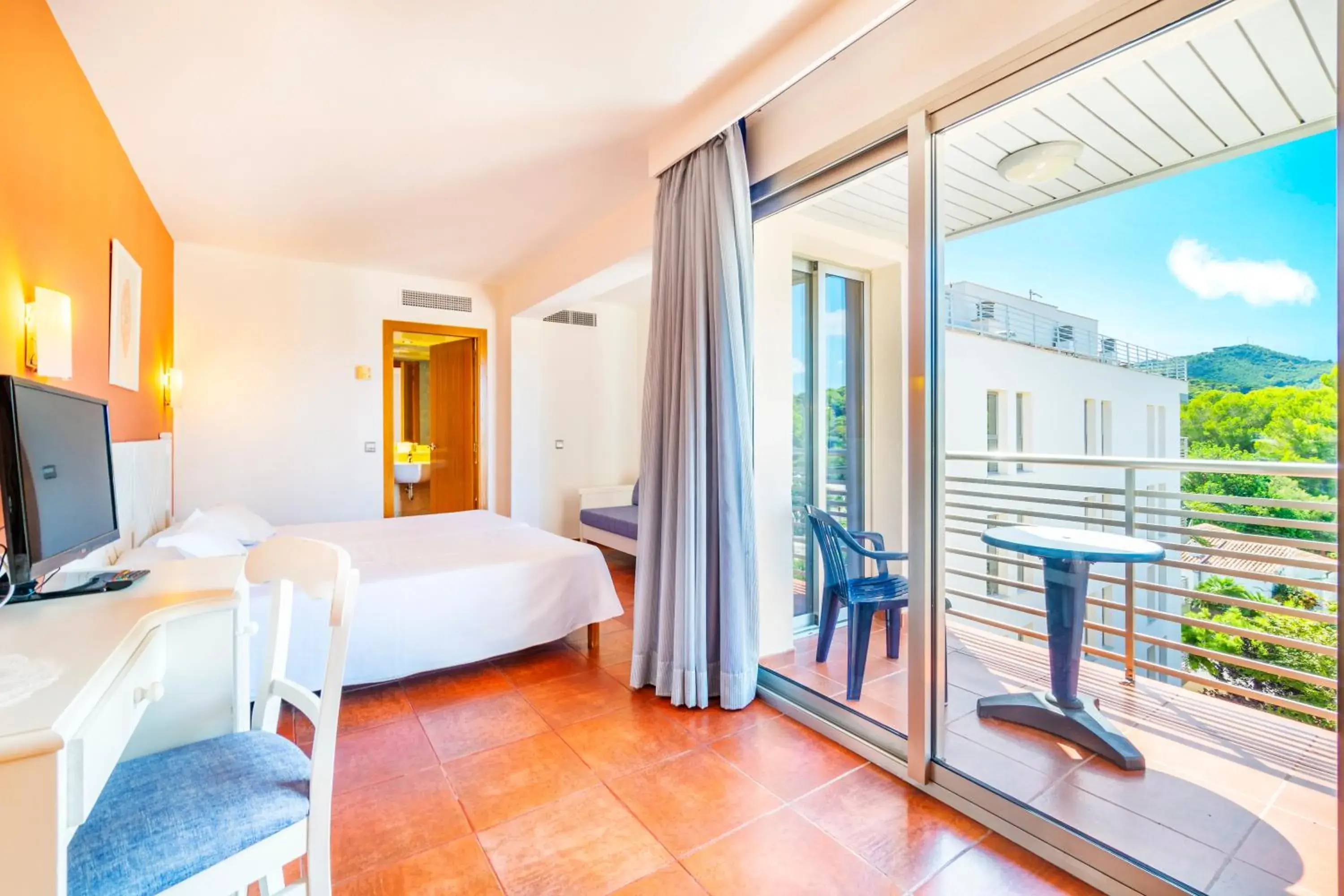 Triple Room with Balcony in Hotel Na Forana