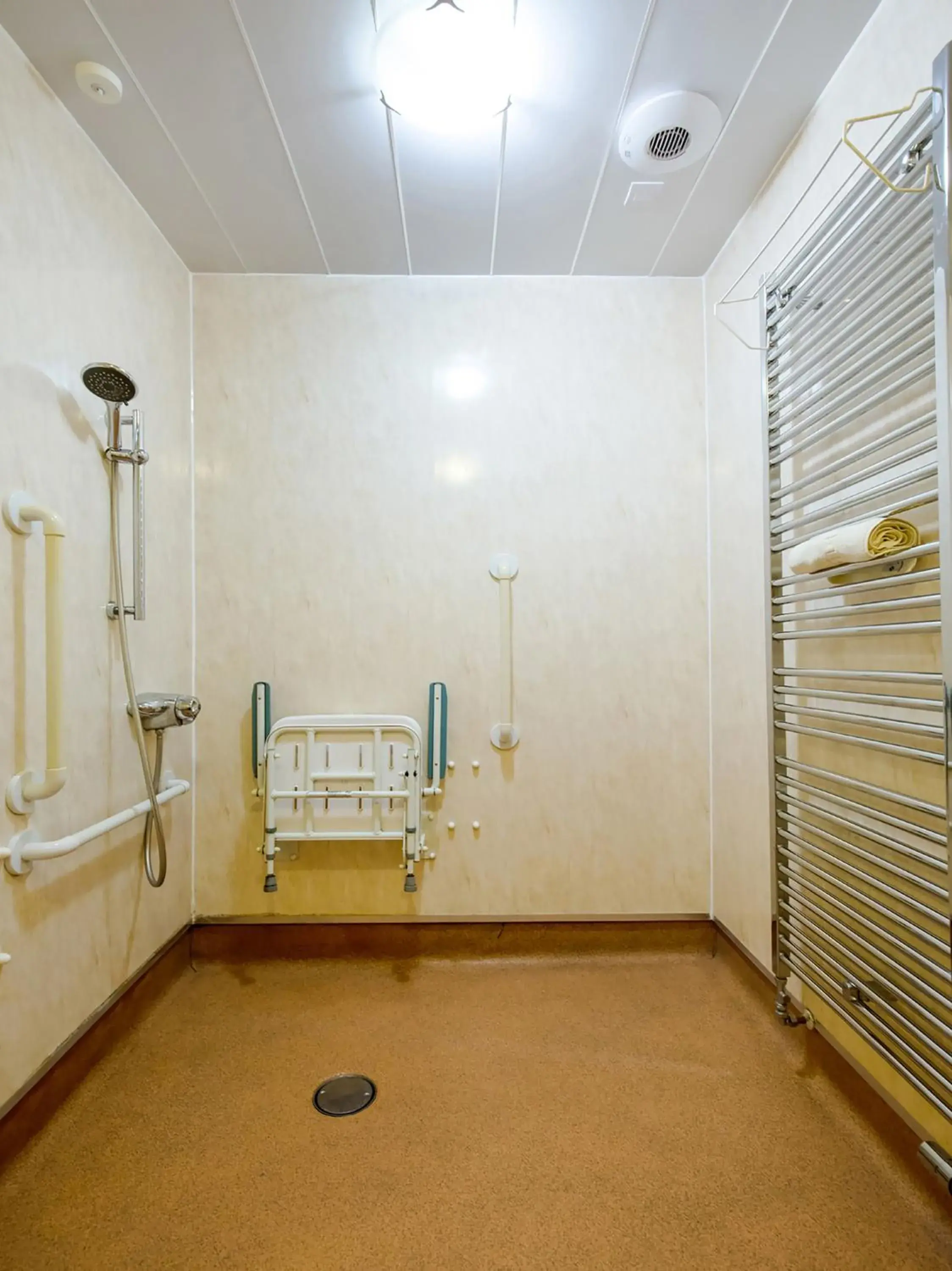 Bathroom, Fitness Center/Facilities in OYO Eastbank Hotel, Speyside Scotland