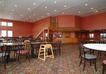 Restaurant/Places to Eat in Crown Choice Inn & Suites Lakeview and Waterpark