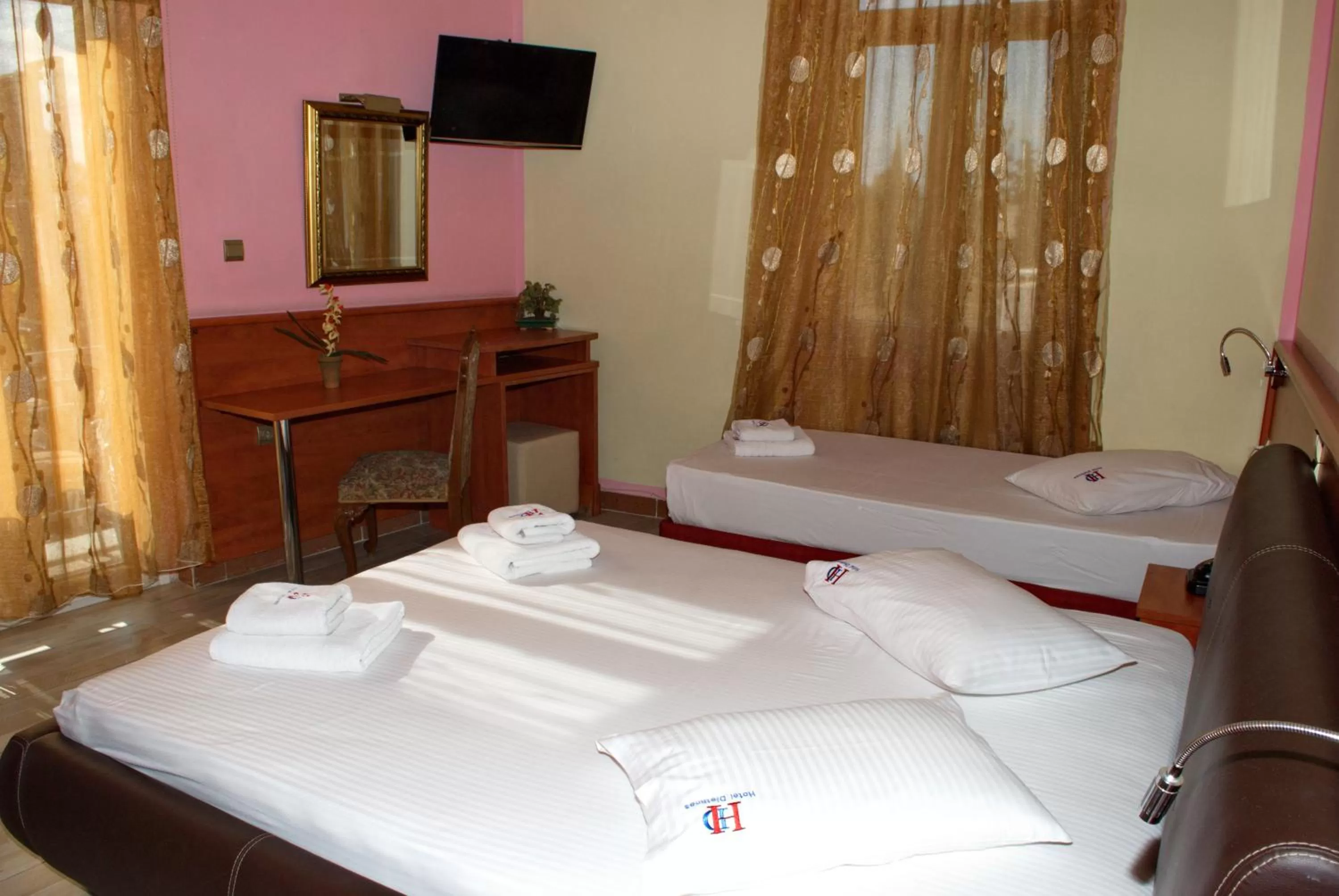 Bed in Diethnes Hotel