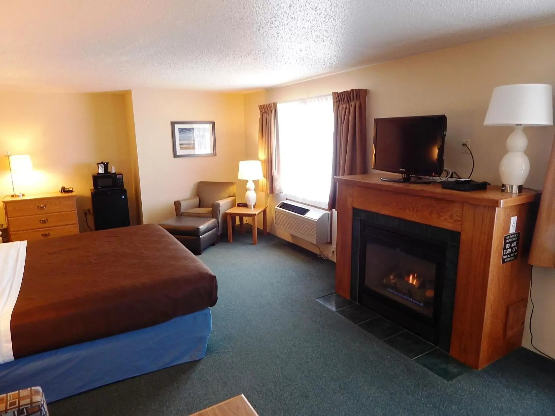 Photo of the whole room, TV/Entertainment Center in AmericInn by Wyndham Sturgeon Bay