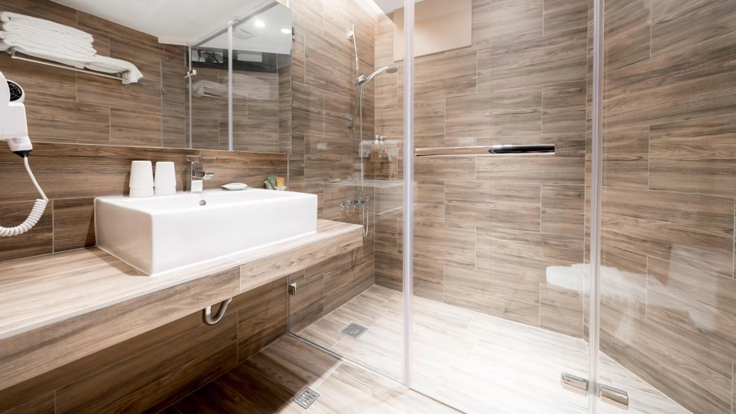 Shower in Wountain Hotel