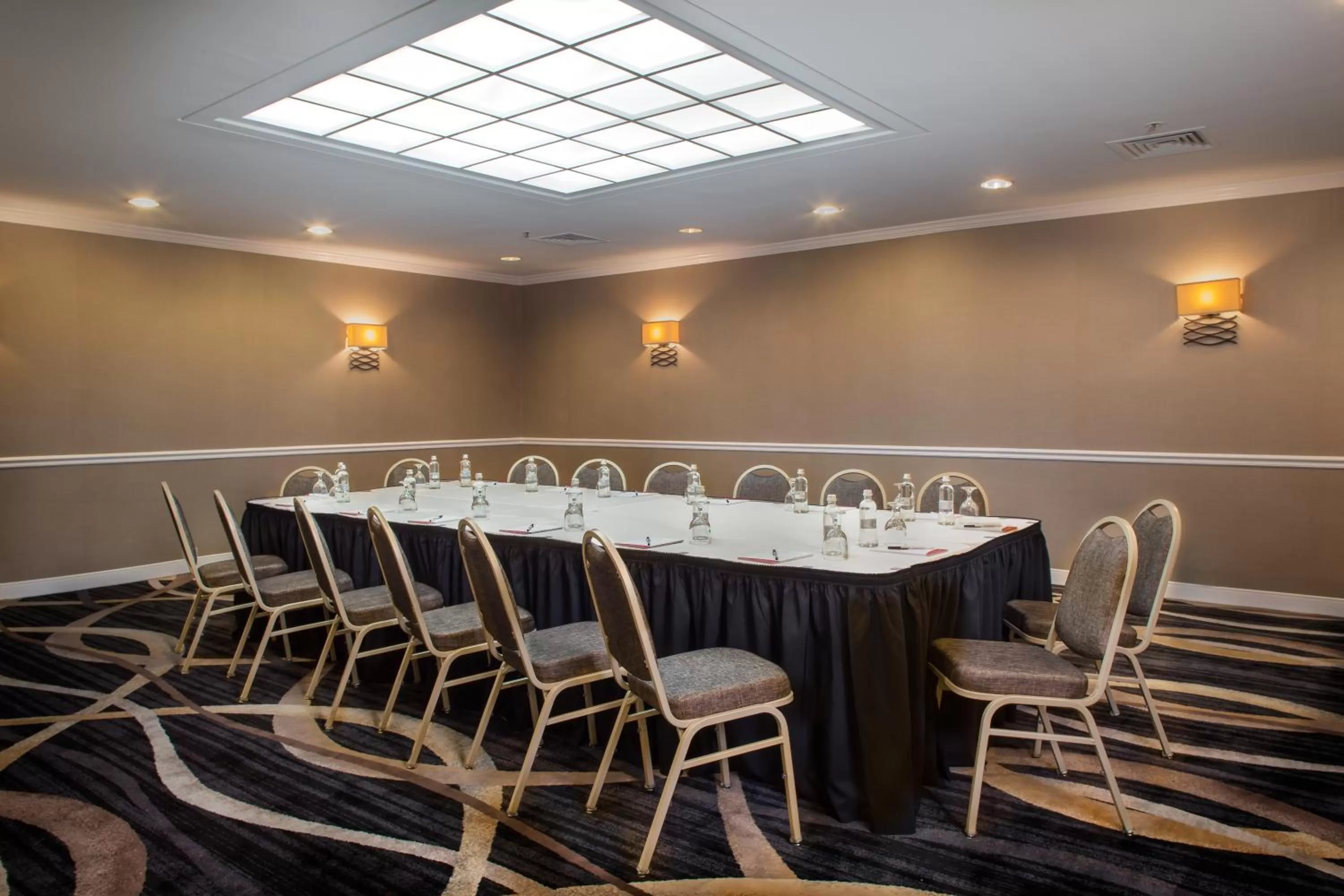 Meeting/conference room in DoubleTree by Hilton New York-LaGuardia