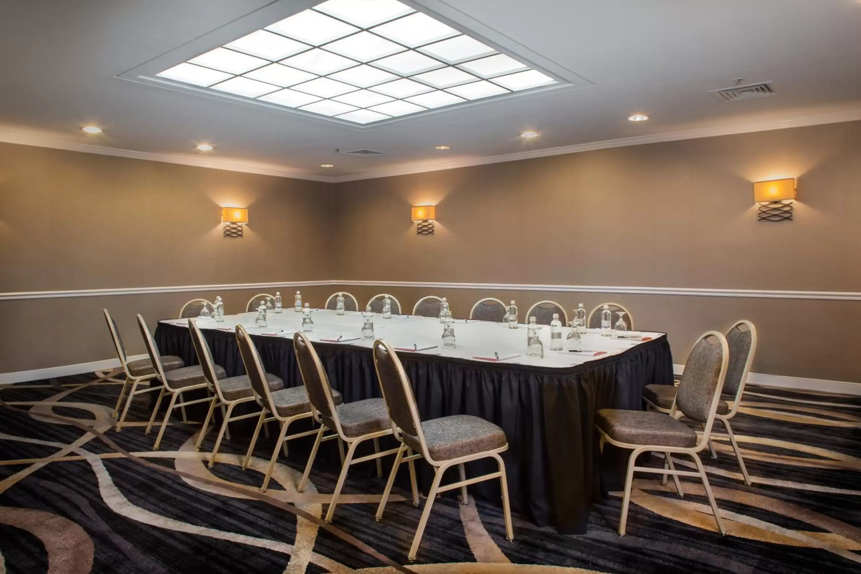 Meeting/conference room in LaGuardia Plaza Hotel