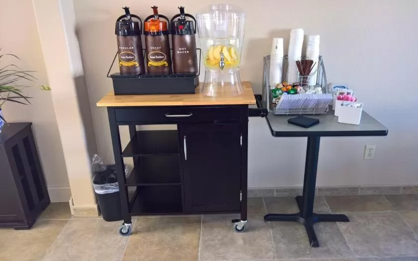 Coffee/tea facilities in Super 8 by Wyndham Dillon