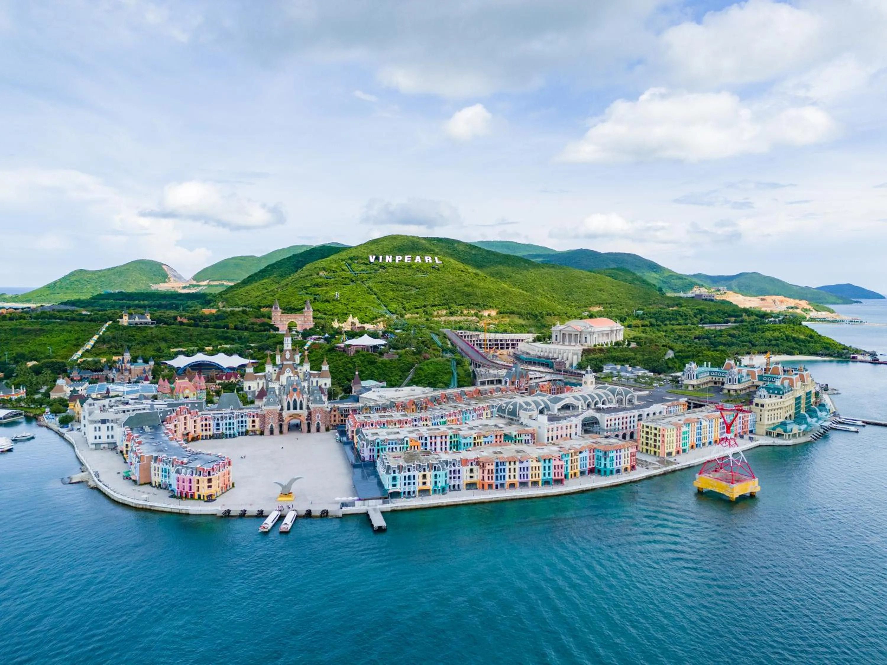 Entertainment in Vinpearl Beachfront Nha Trang