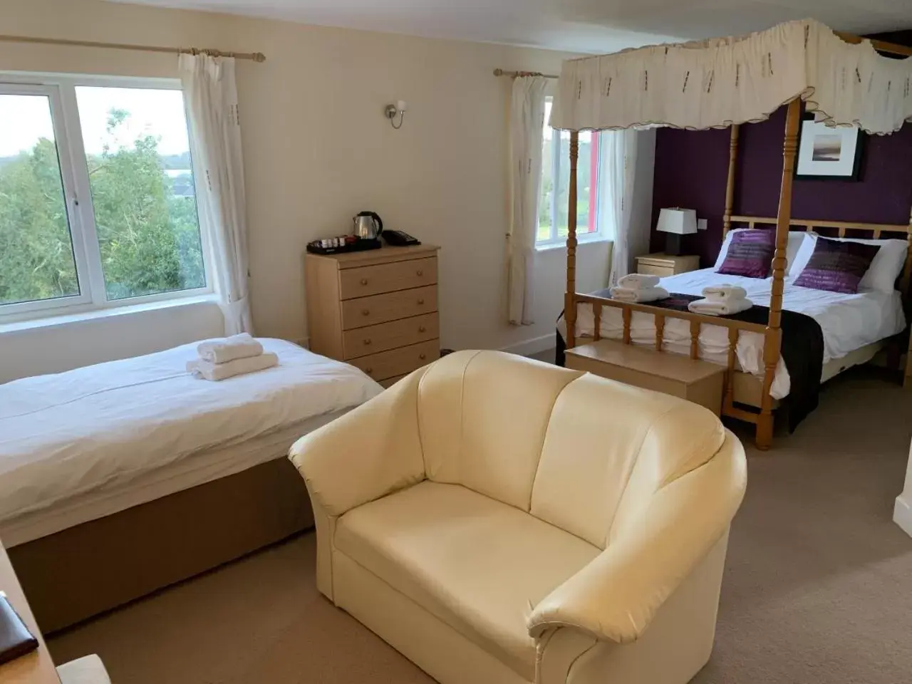 Photo of the whole room, Bed in The Grange Hotel Brent Knoll