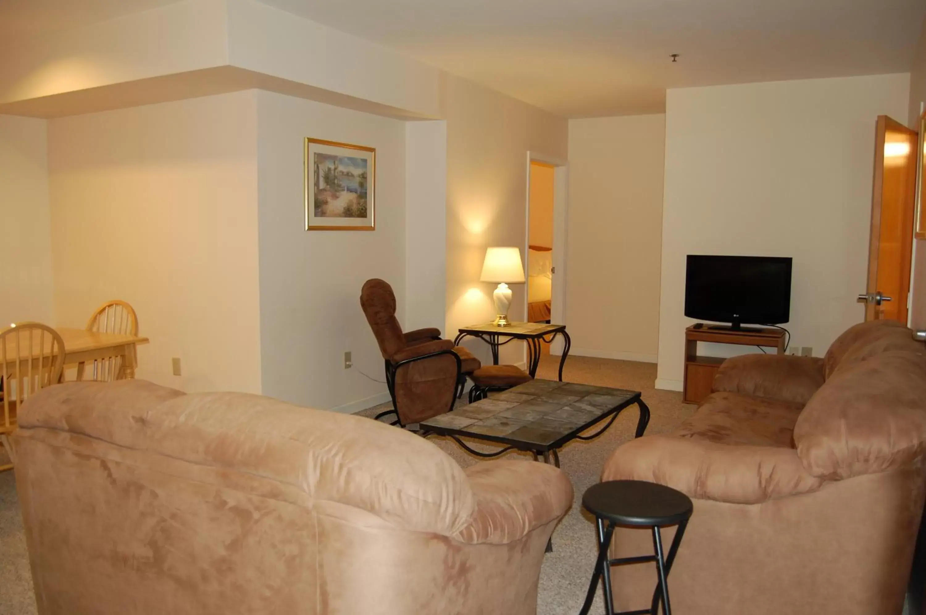 Living room, Seating Area in Microtel Inn & Suites by Wyndham Plattsburgh