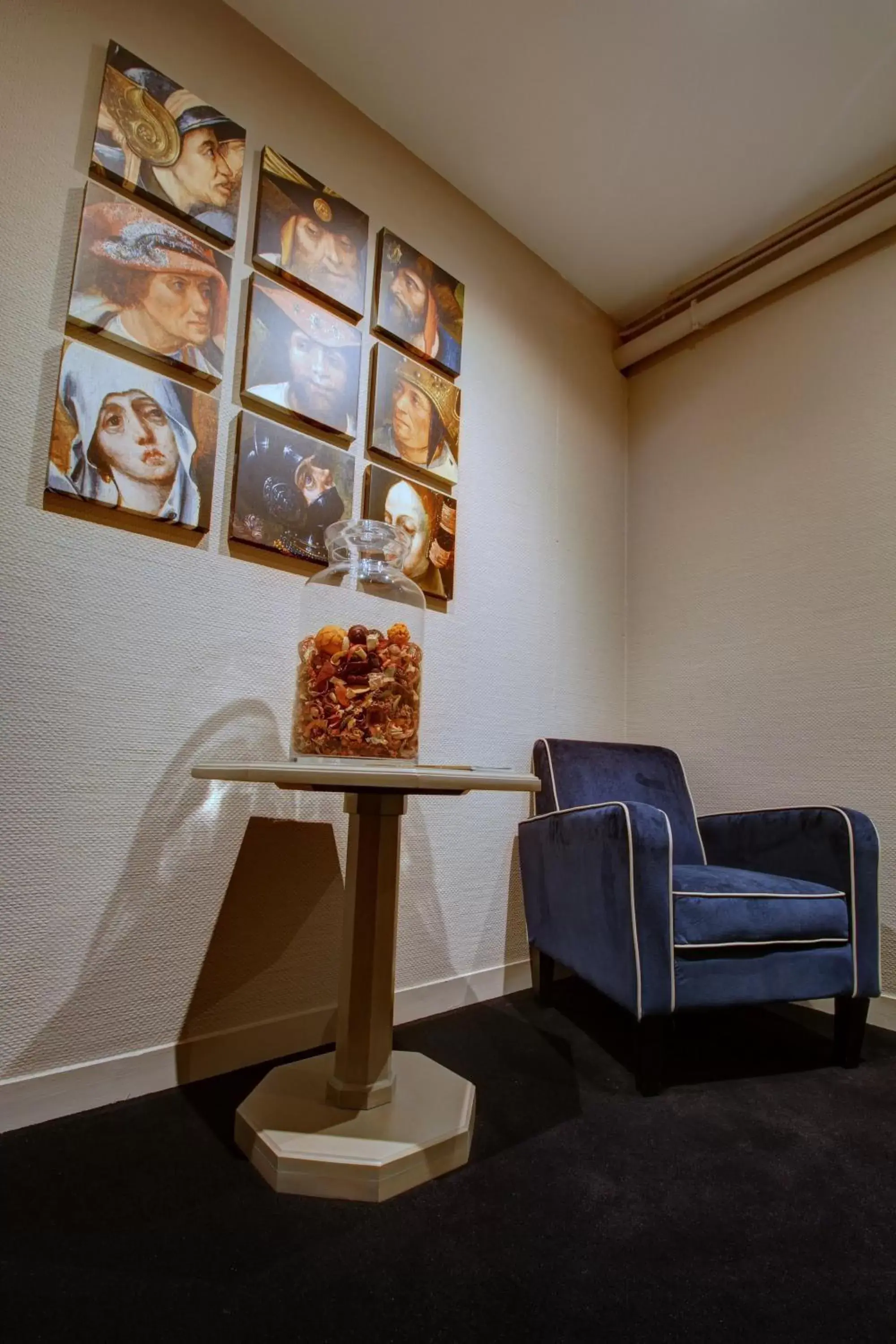 Other, Seating Area in Hôtel Cecyl Reims Centre