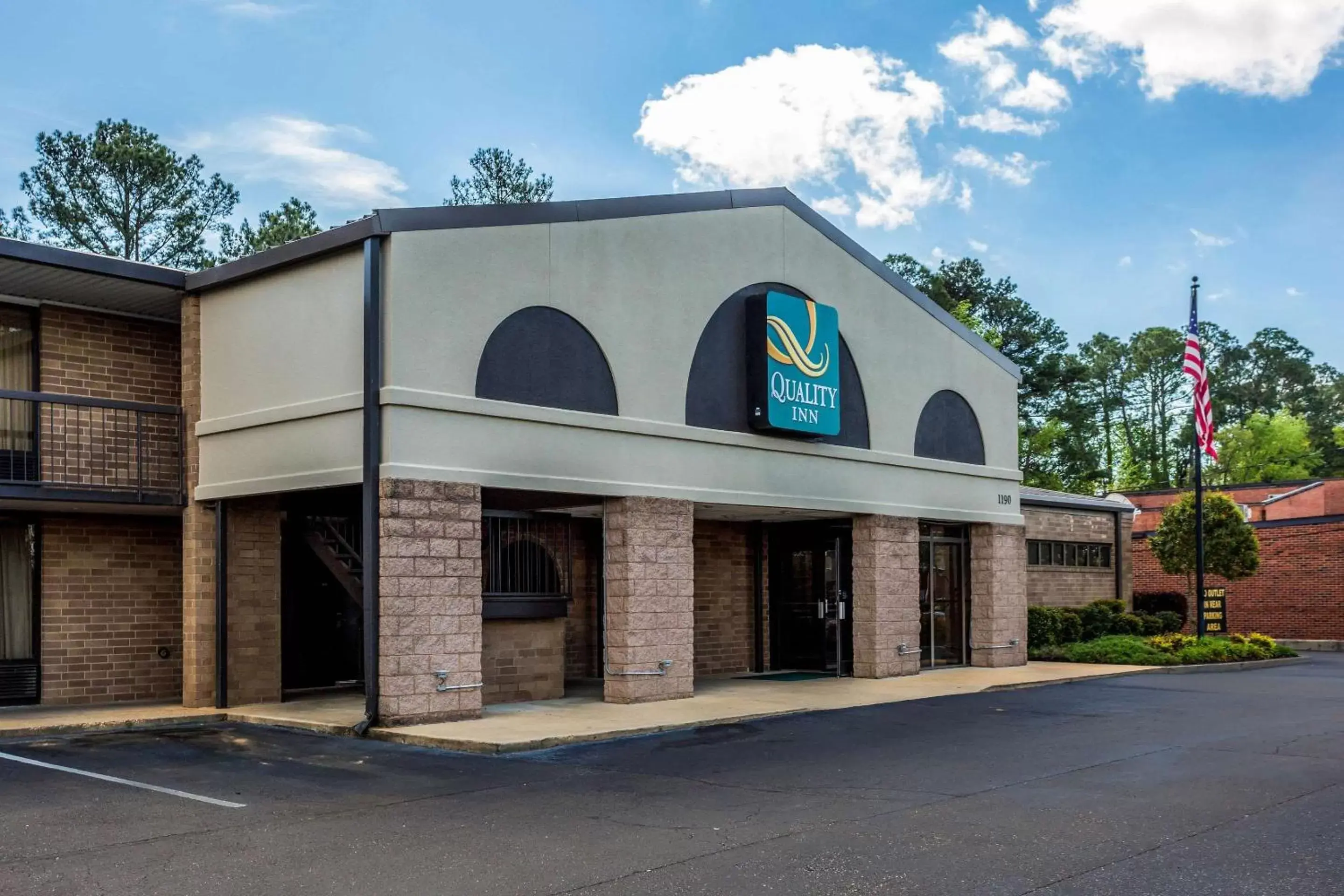 Property Building in Quality Inn Tupelo