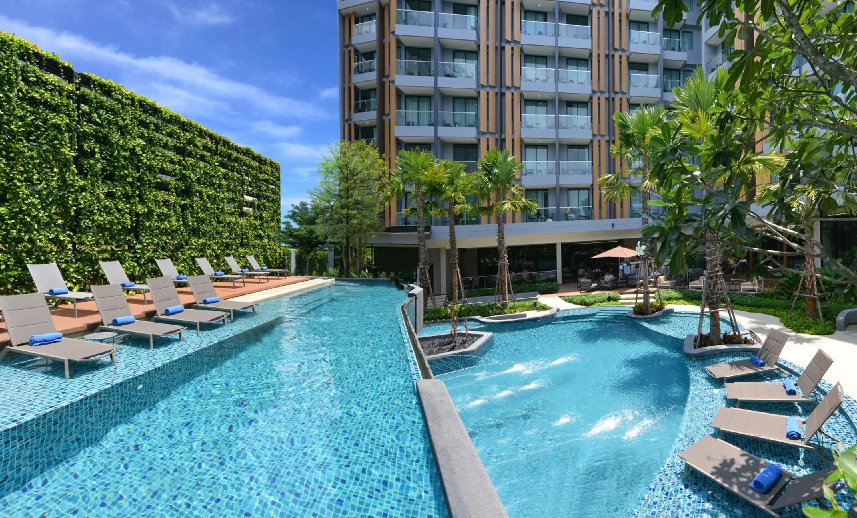 Swimming Pool in Hotel Amber Pattaya